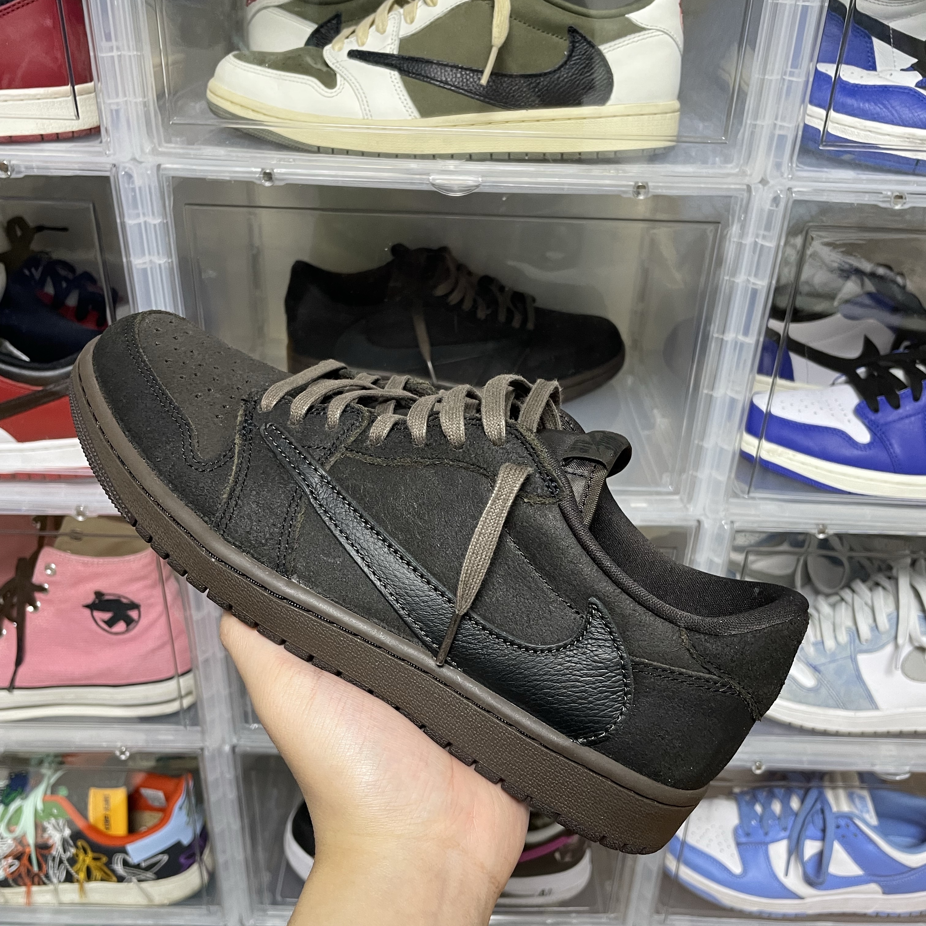 Jordan 1 x Travis Scott Retro Low OG SP Velvet Brown and Dark Mocha 착용 스타일