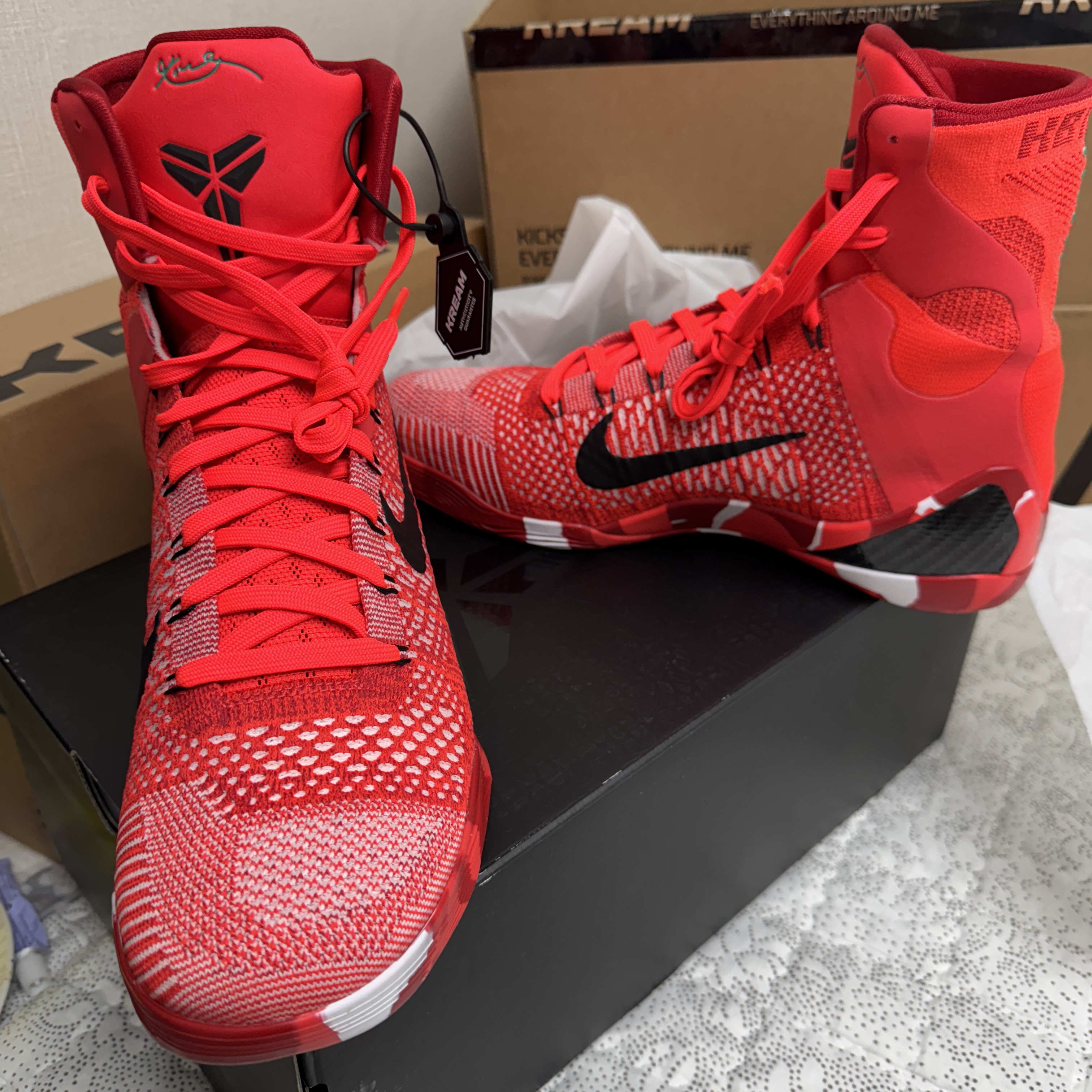 Nike Kobe 9 Elite High Protro Bright Crimson and Emerald Green 착용 스타일