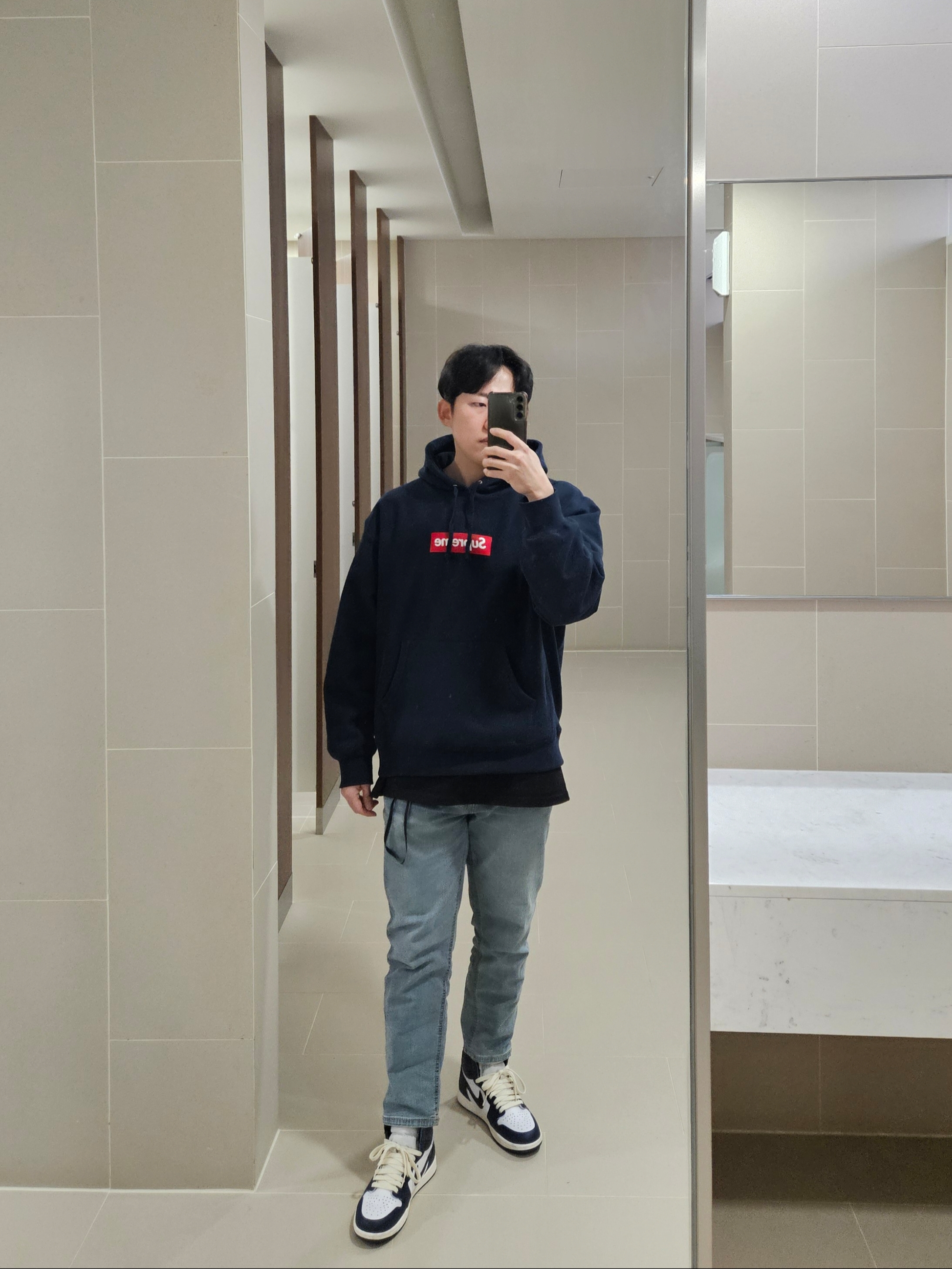 Jordan 1 Retro High OG Midnight Navy, Supreme Box Logo Hooded Sweatshirt Navy - 24FW 착용 스타일
