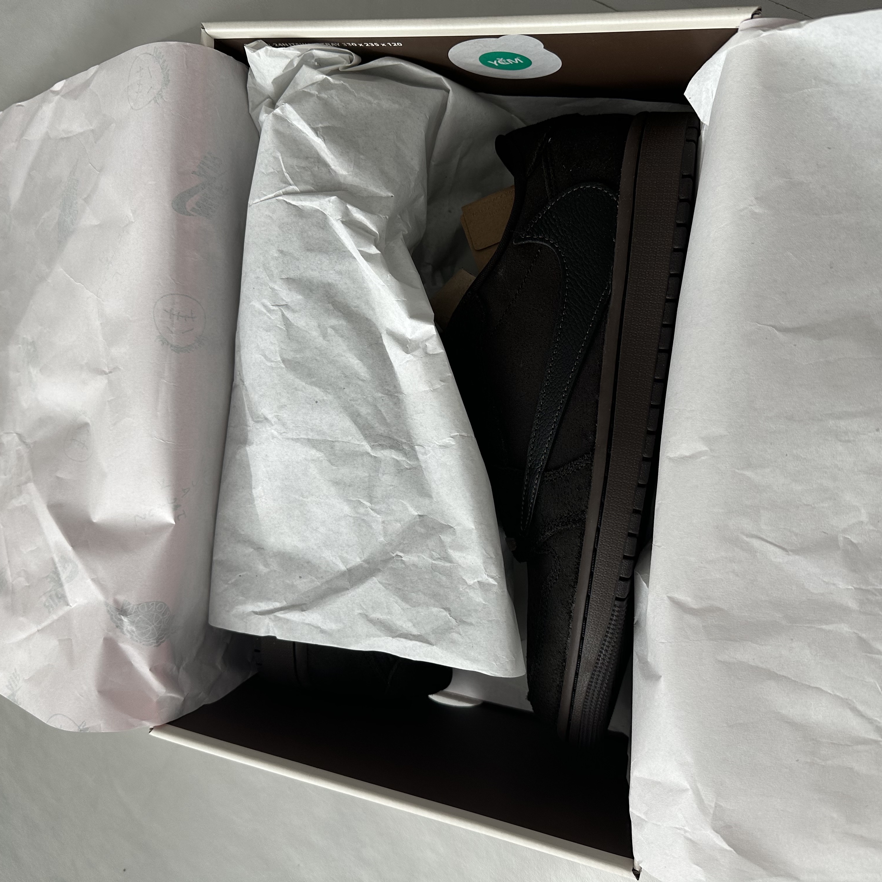 Jordan 1 x Travis Scott Retro Low OG SP Velvet Brown and Dark Mocha 착용 스타일 - 3