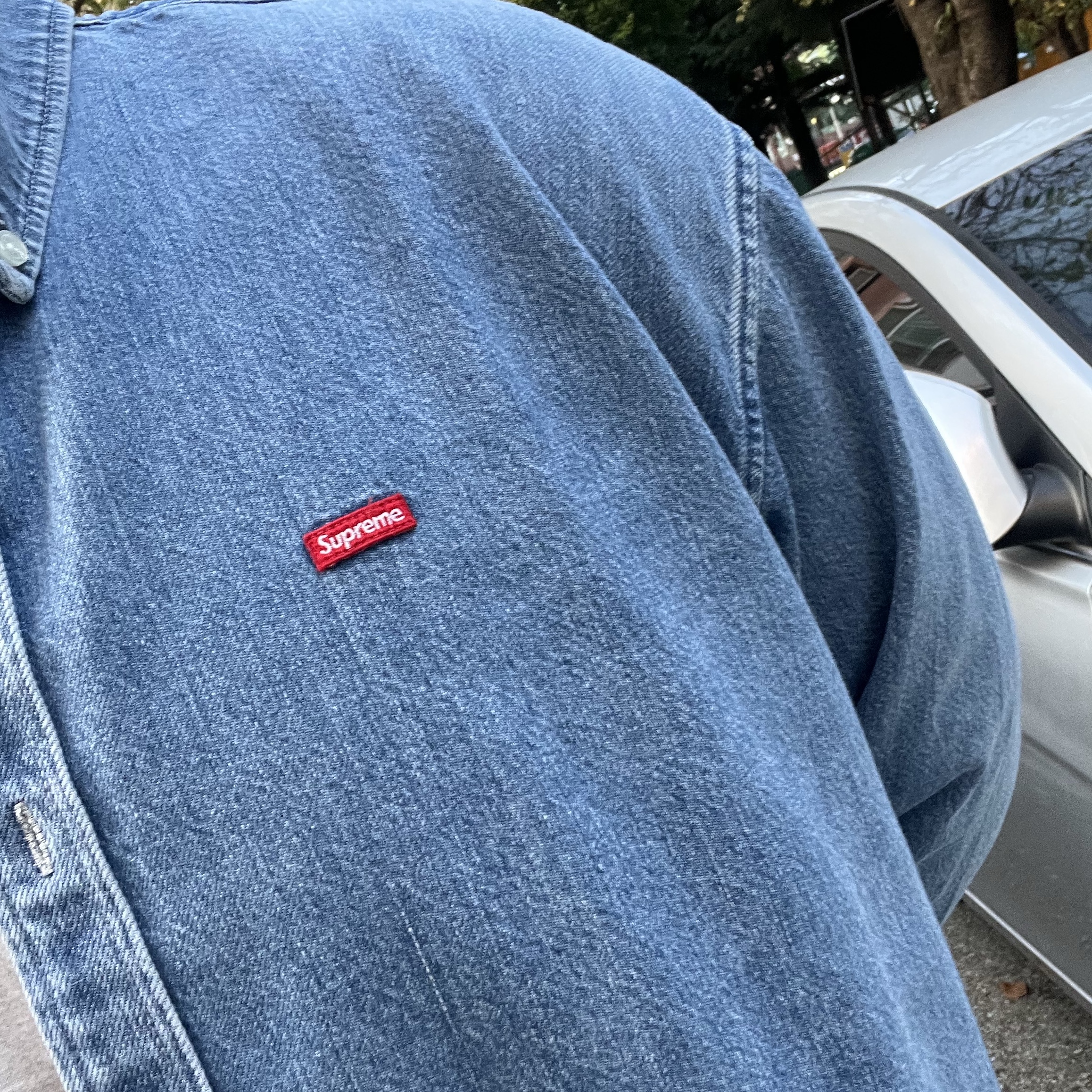 Supreme Small Box Shirt Denim - 23FW 착용 스타일