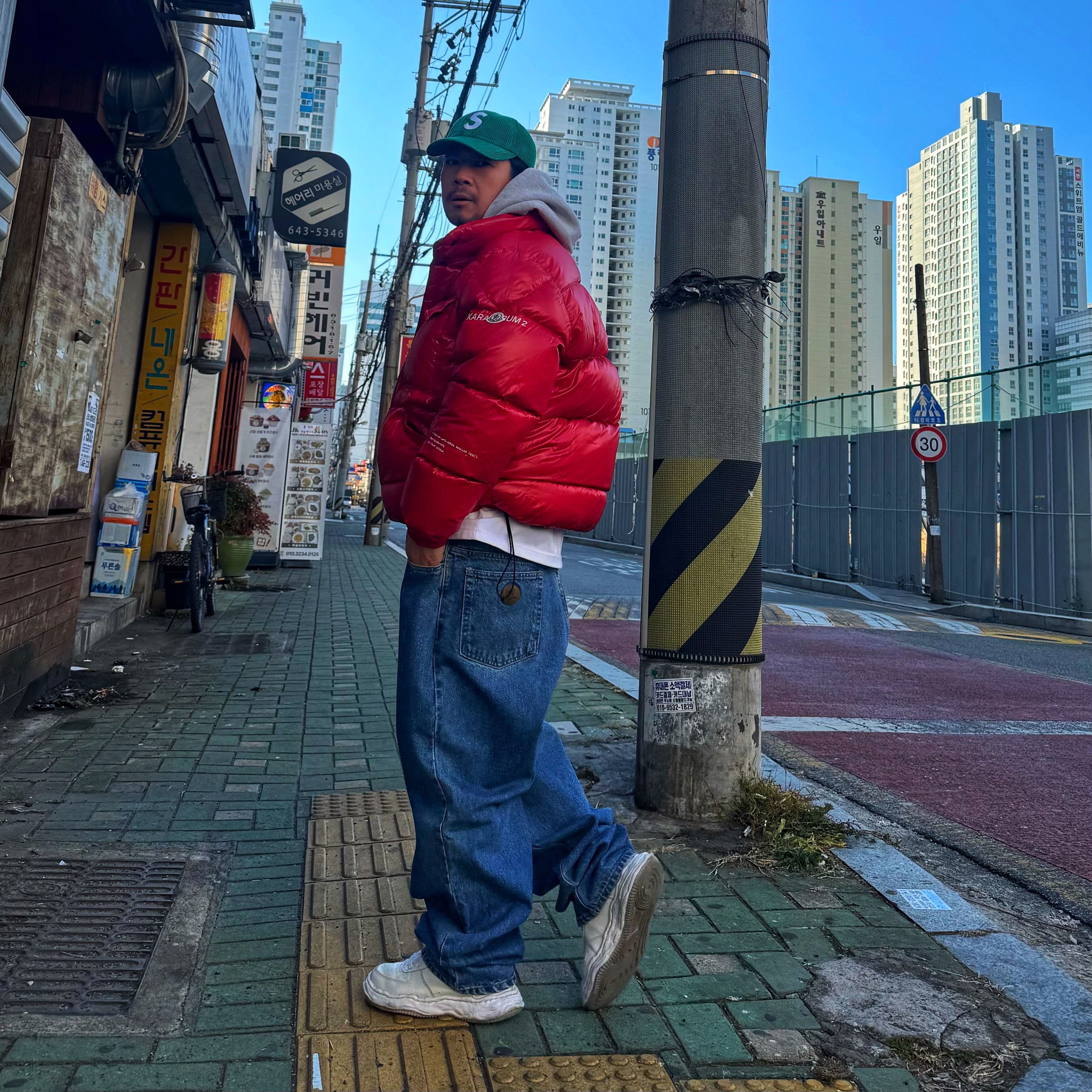 Palace Athlique P3 Hood Grey Marl - 24FW, Supreme Corduroy S Logo 6-Panel Green - 24FW 착용 스타일 - 4