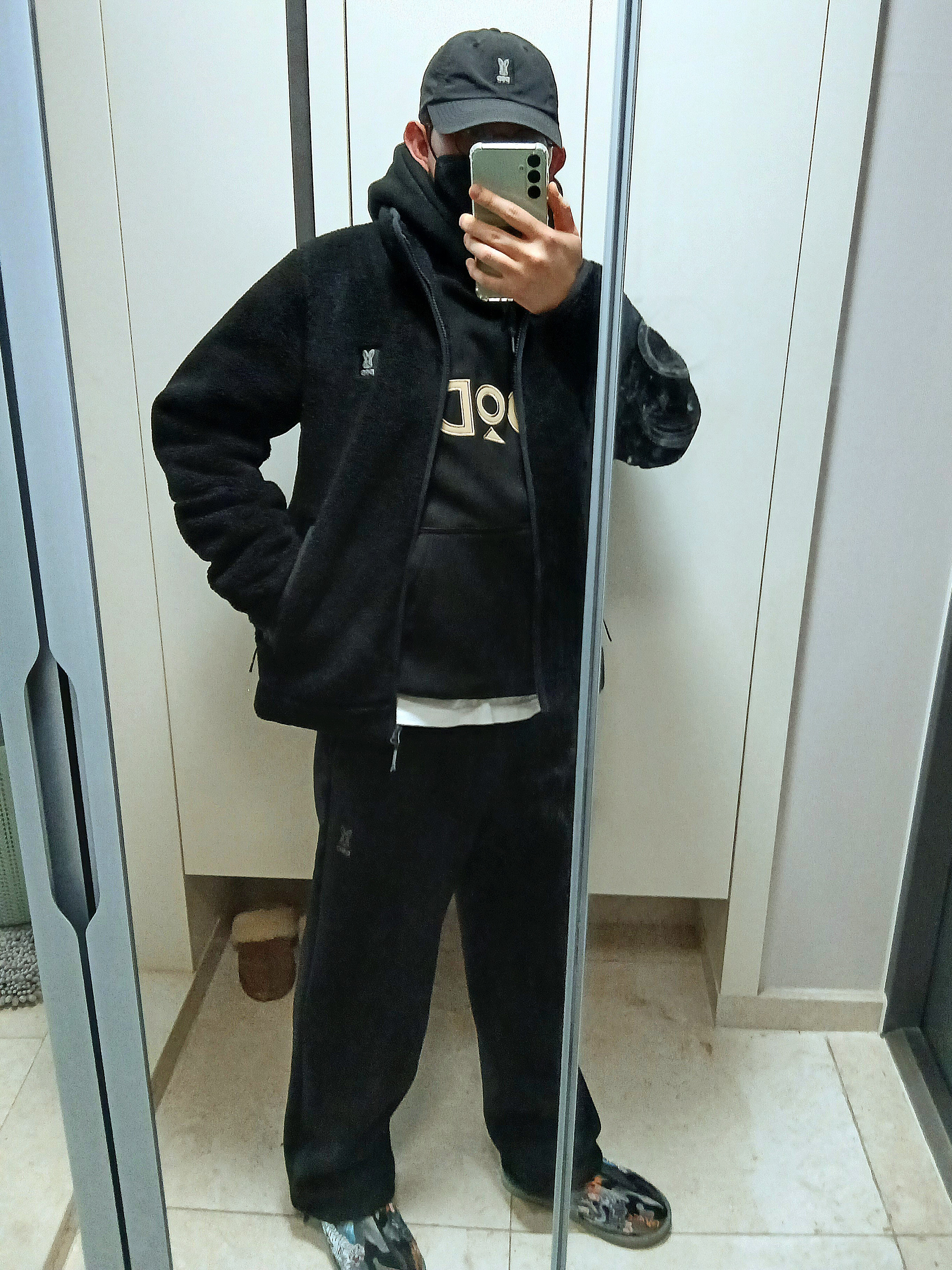 UGG x Palace Tasman Slipper Black Camo, Supreme Small Box T-Shirt White - 24SS 착용 스타일 - 1
