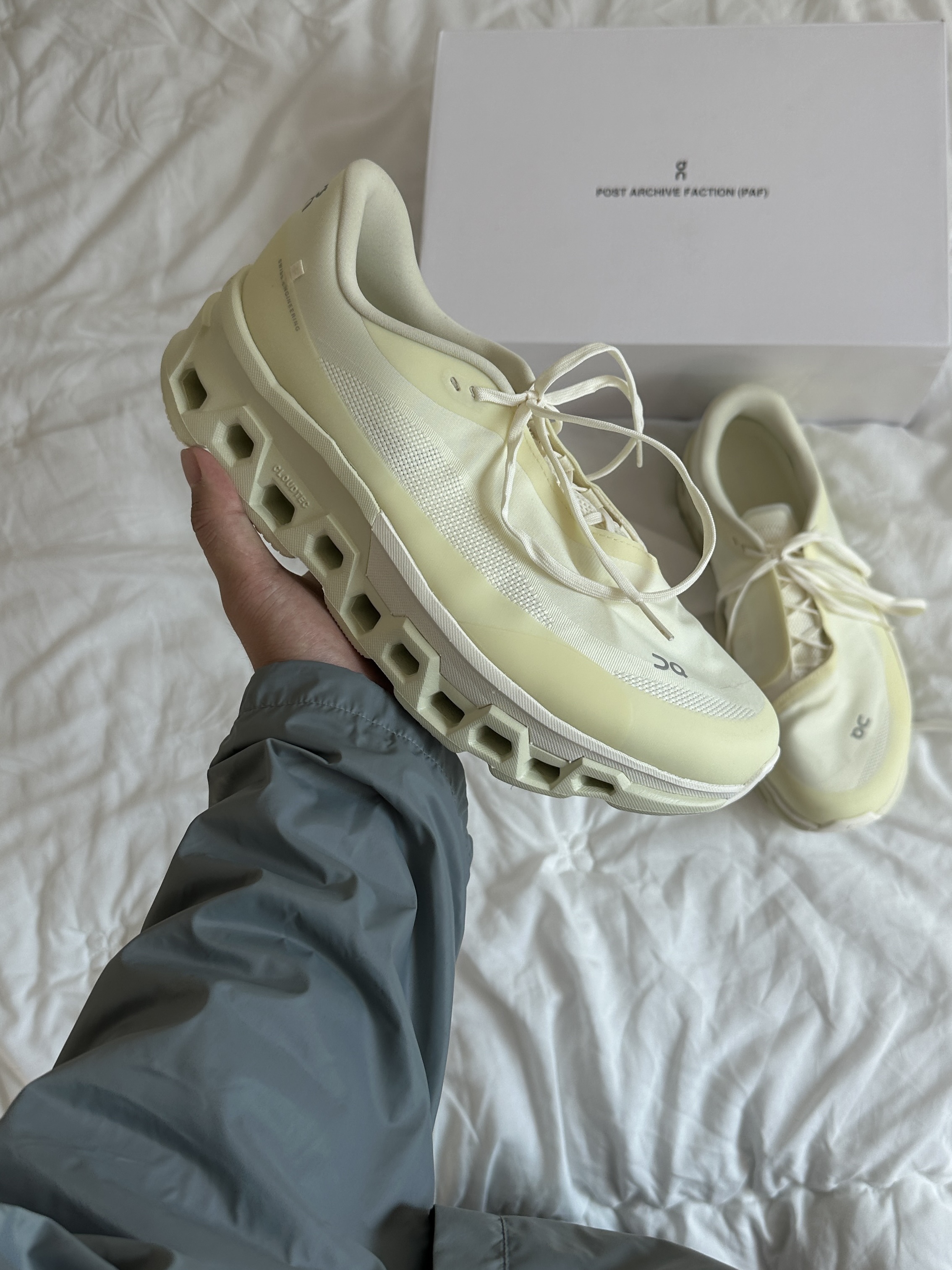 On Running x Post Archive Faction (Paf) Cloudmonster 2 Seedling White 착용 스타일 - 3