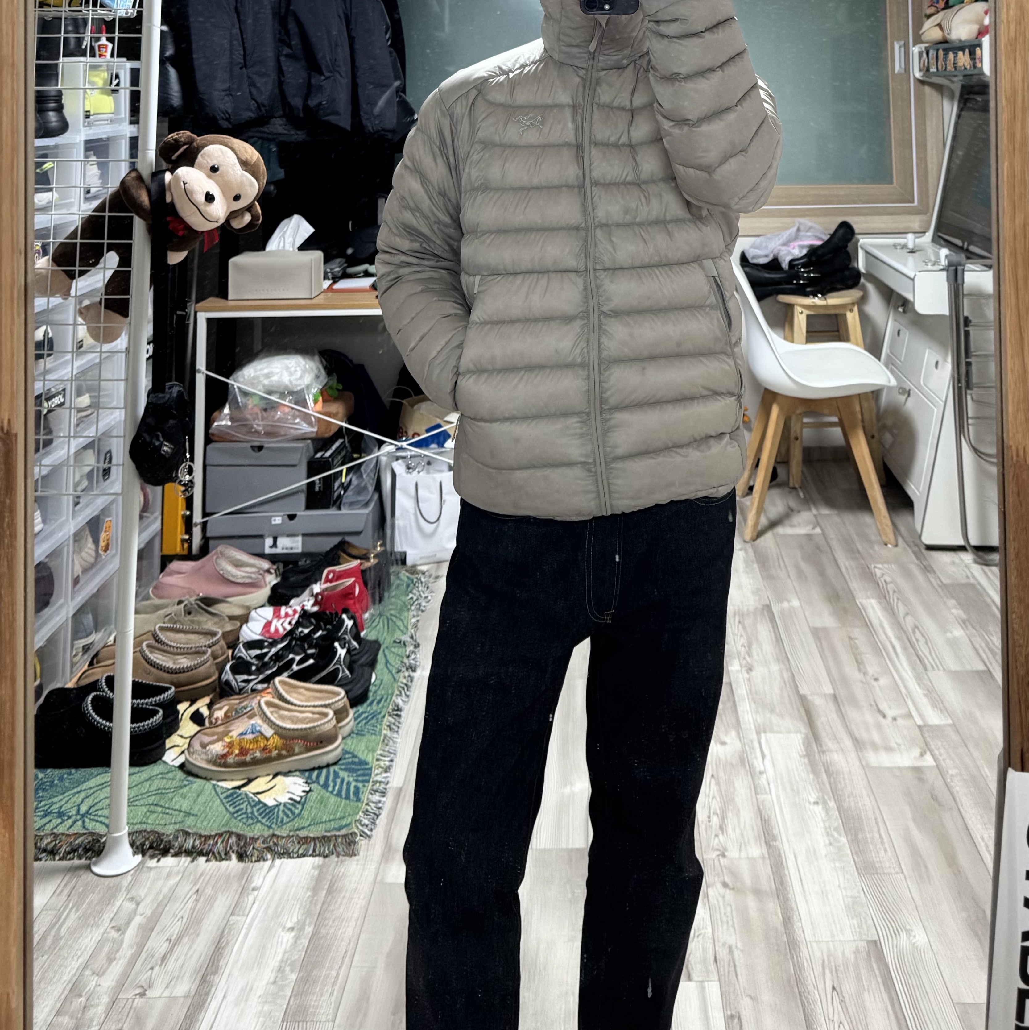 Arc'teryx Cerium Hoody Rune, UGG x Palace Tasman Slipper Chestnut Camo 착용 스타일