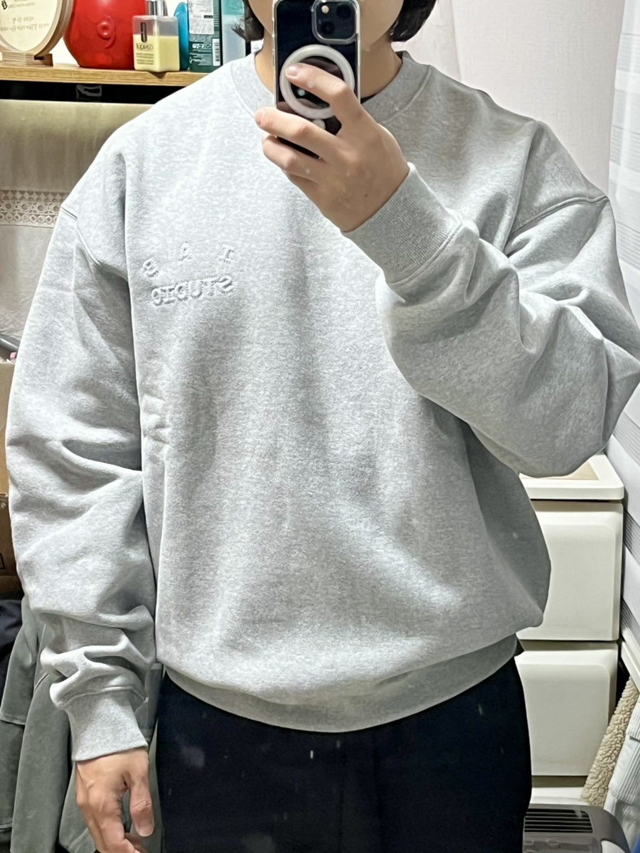 IAB Studio Embossed Sweatshirt Gray 착용 스타일 - 2