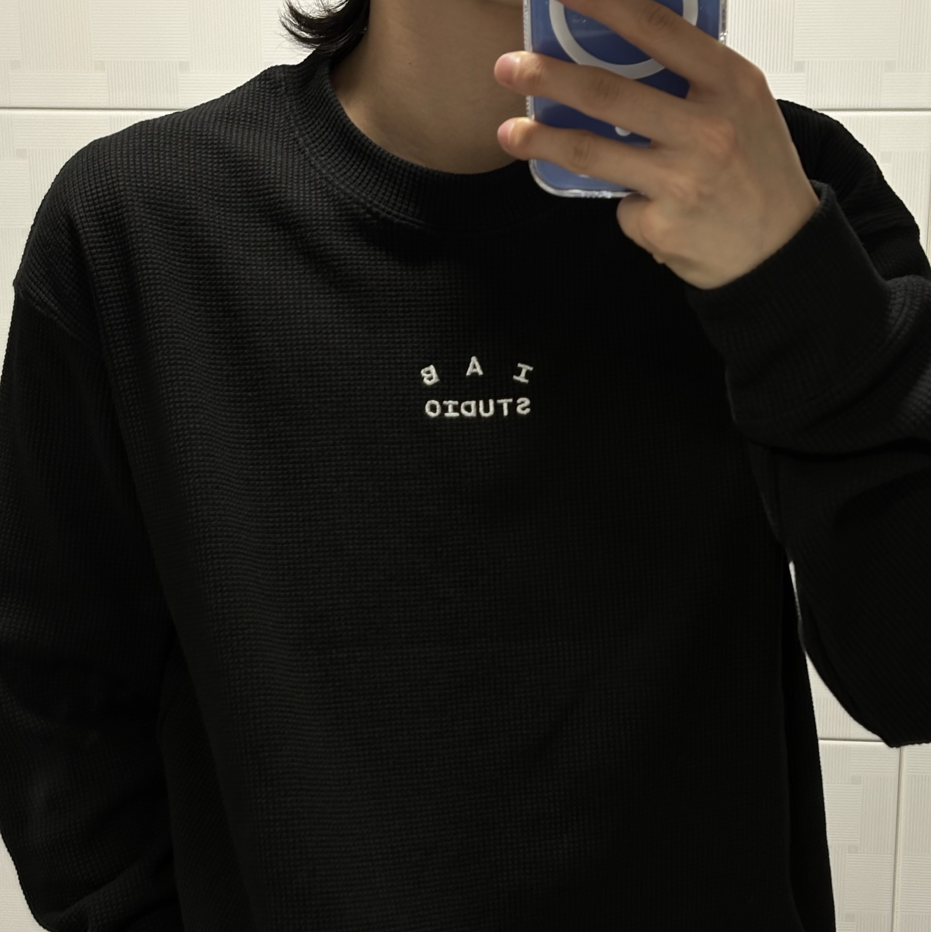 IAB Studio Waffle Long Sleeve Black White 착용 스타일