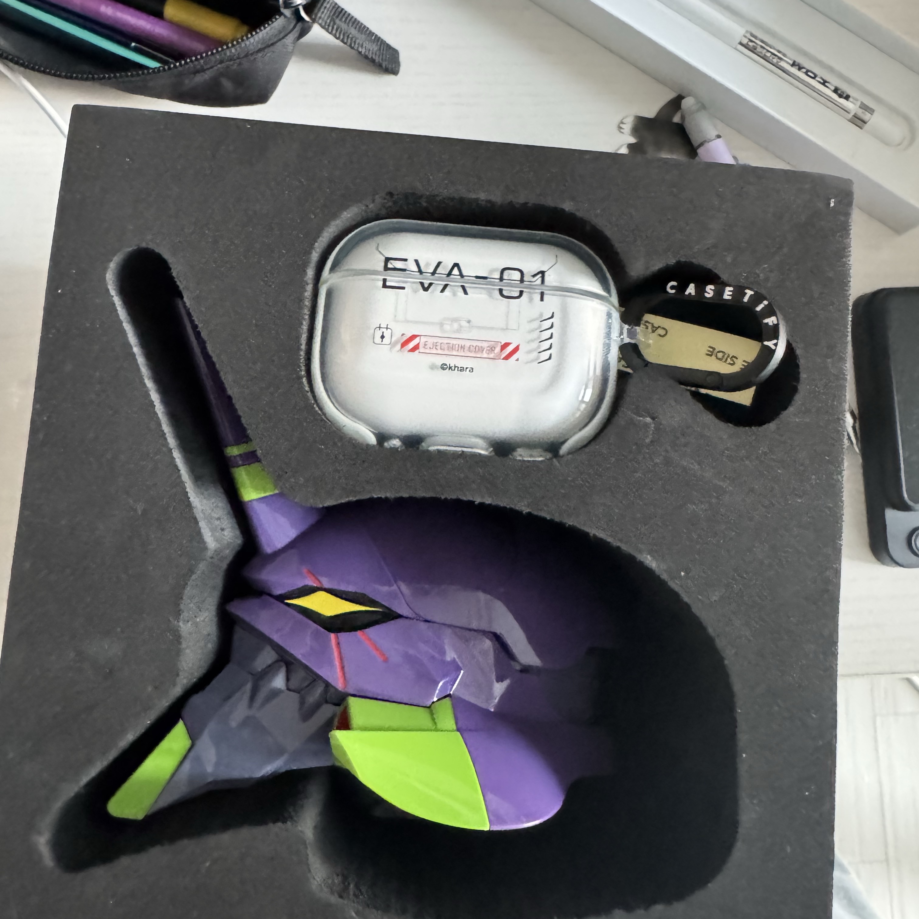Casetify x Evangelion Test Type-01 Collectible AirPods Pro 2nd Gen Case 착용 스타일 - 1