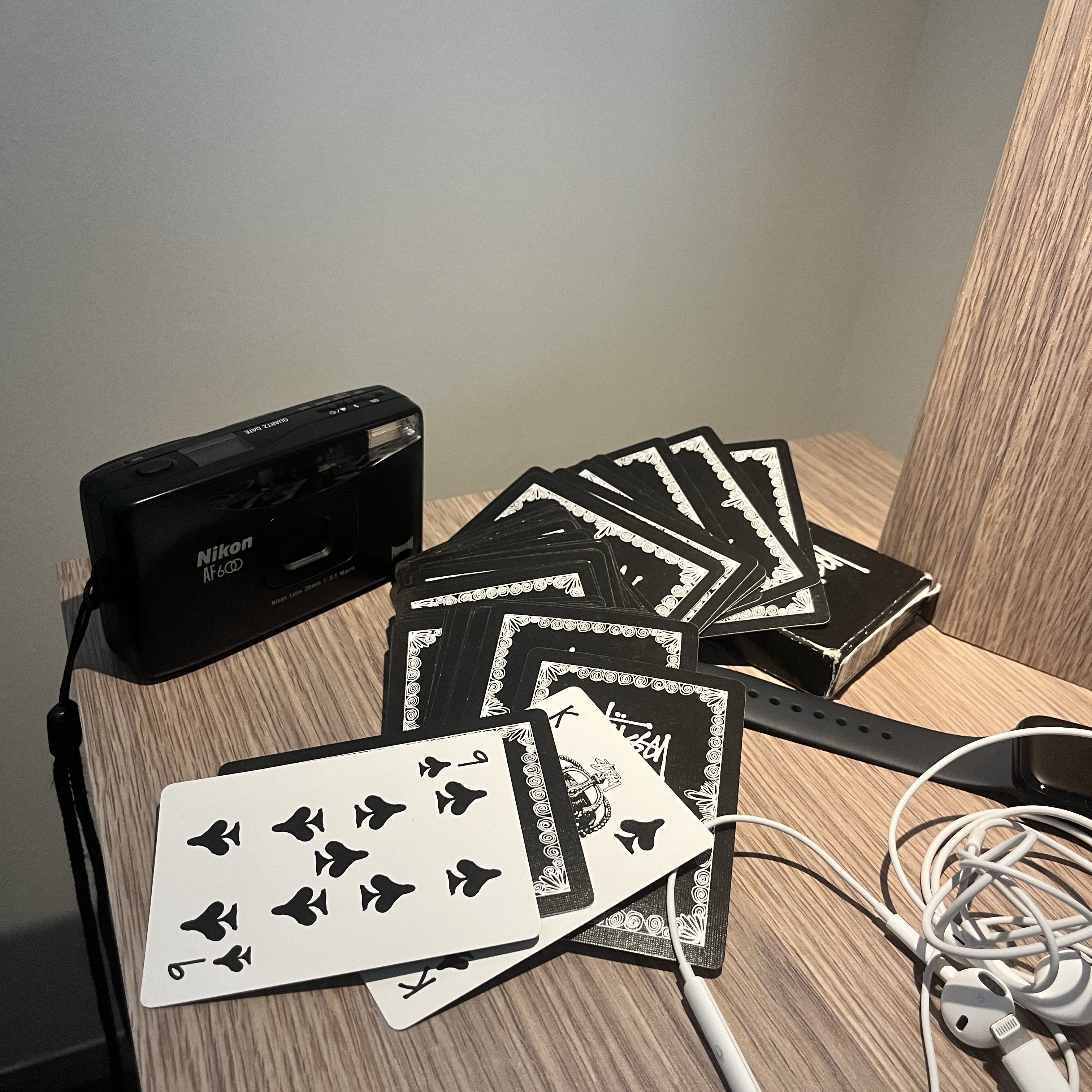 Stussy Playing Cards Black 착용 스타일