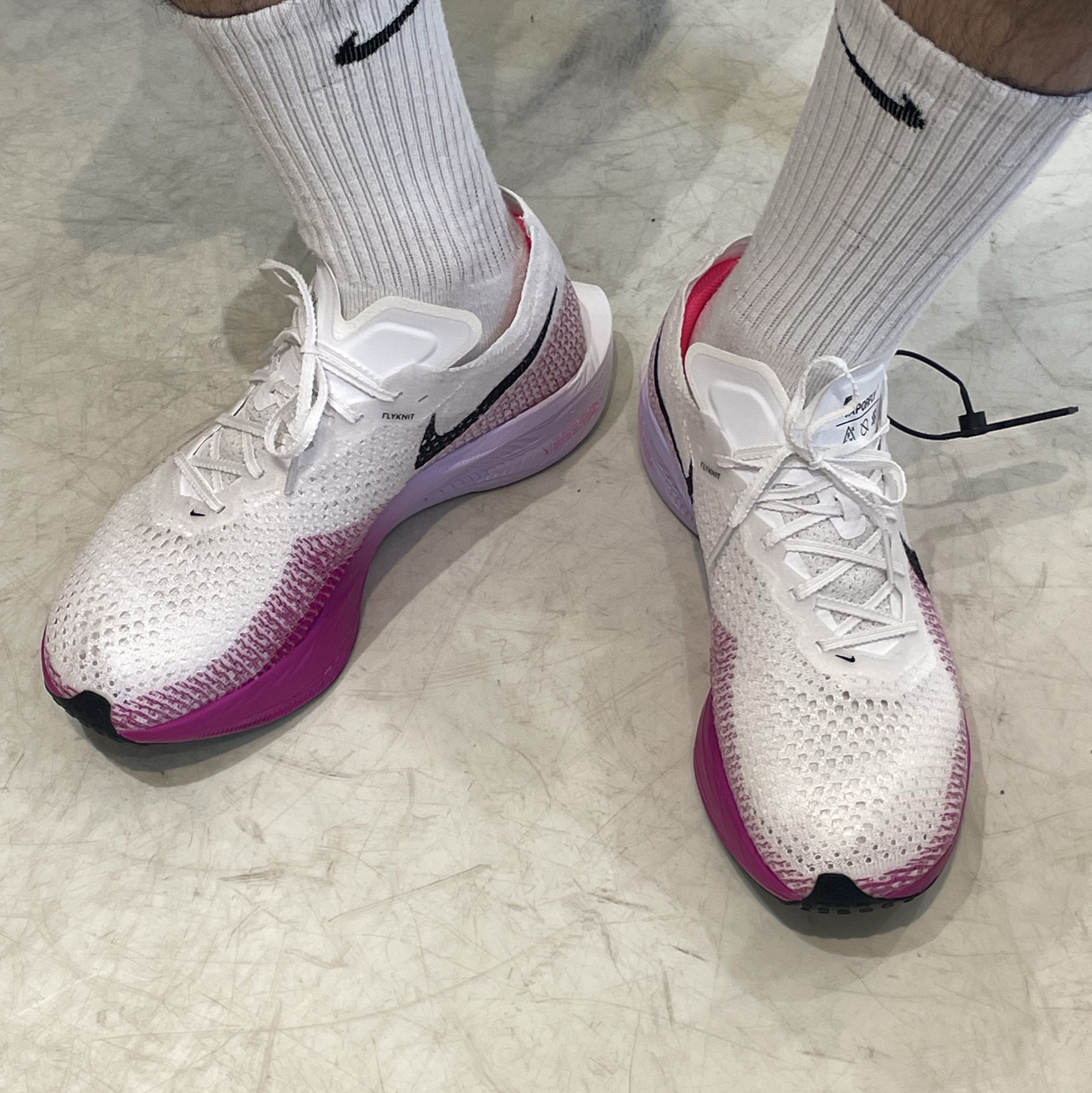 Nike ZoomX Vaporfly Next% 3 White Vivid Purple 착용 스타일