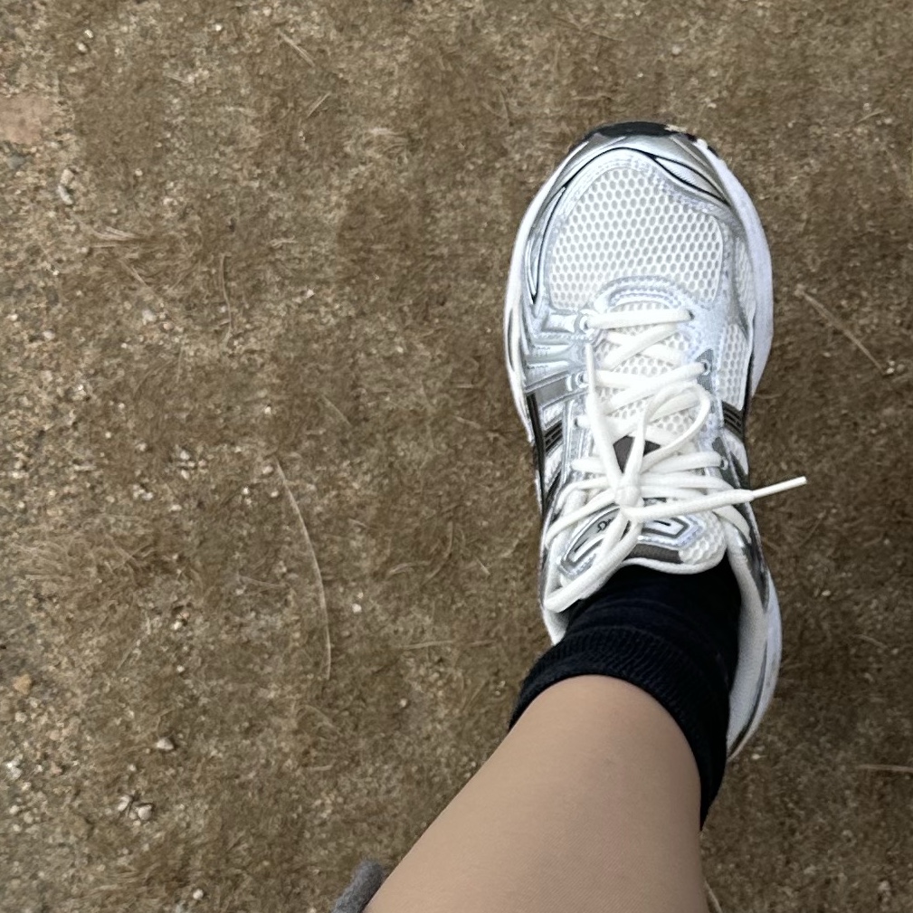 Asics Gel-Kayano 14 Cream Black 착용 스타일 - 1