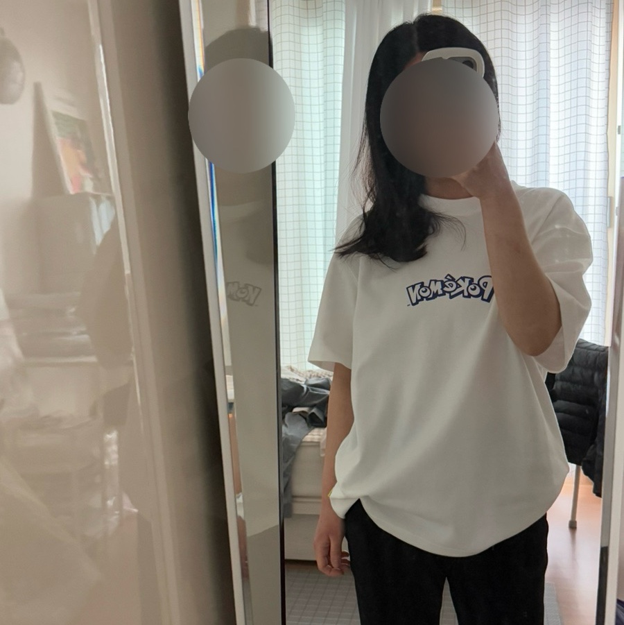IAB Studio x Pokemon Pikachu T-Shirt White Navy 착용 스타일 - 1