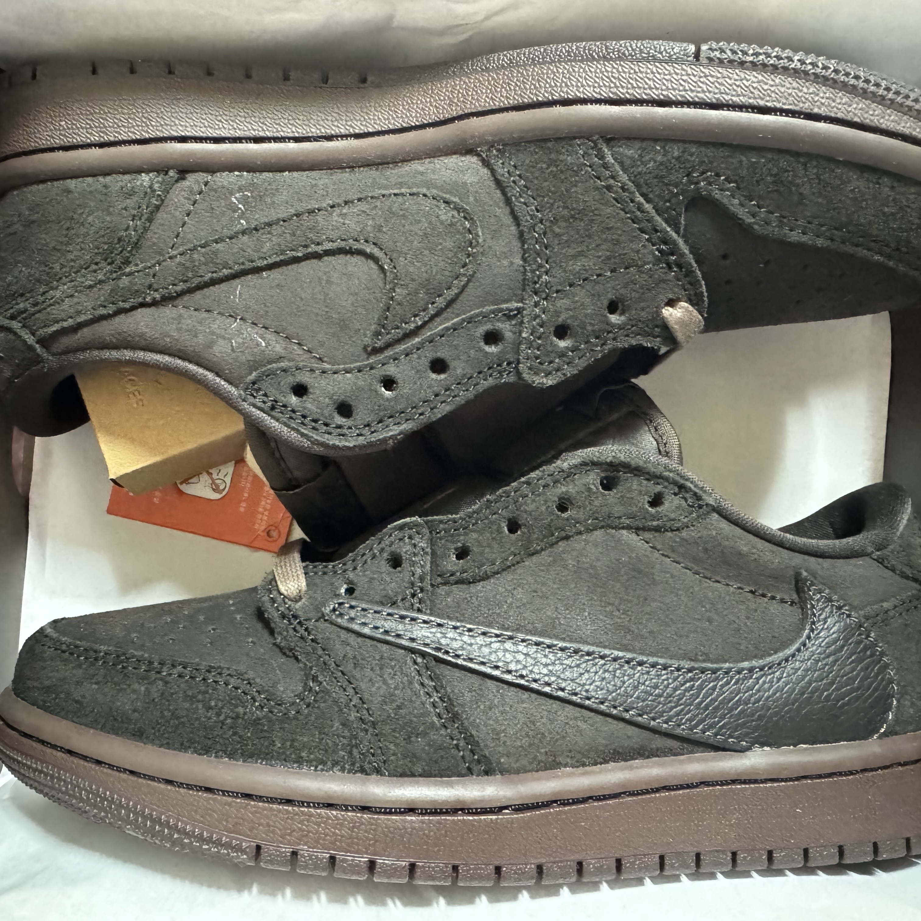 Jordan 1 x Travis Scott Retro Low OG SP Velvet Brown and Dark Mocha 착용 스타일