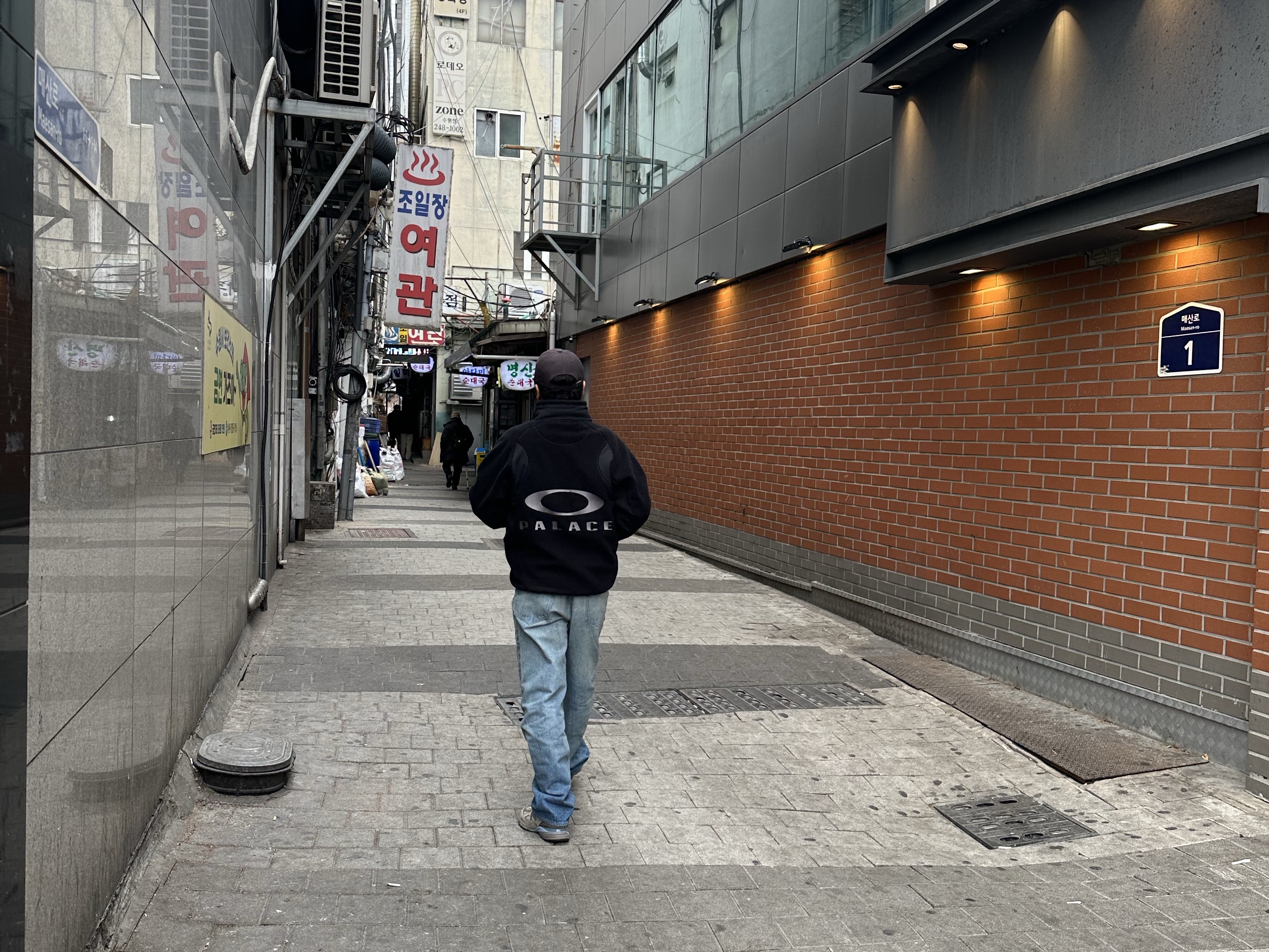 Auralee Selvedge Faded Heavy Denim Wide Pants Faded Indigo, New Balance x Auralee 990v4 Made in USA London Fog 착용 스타일