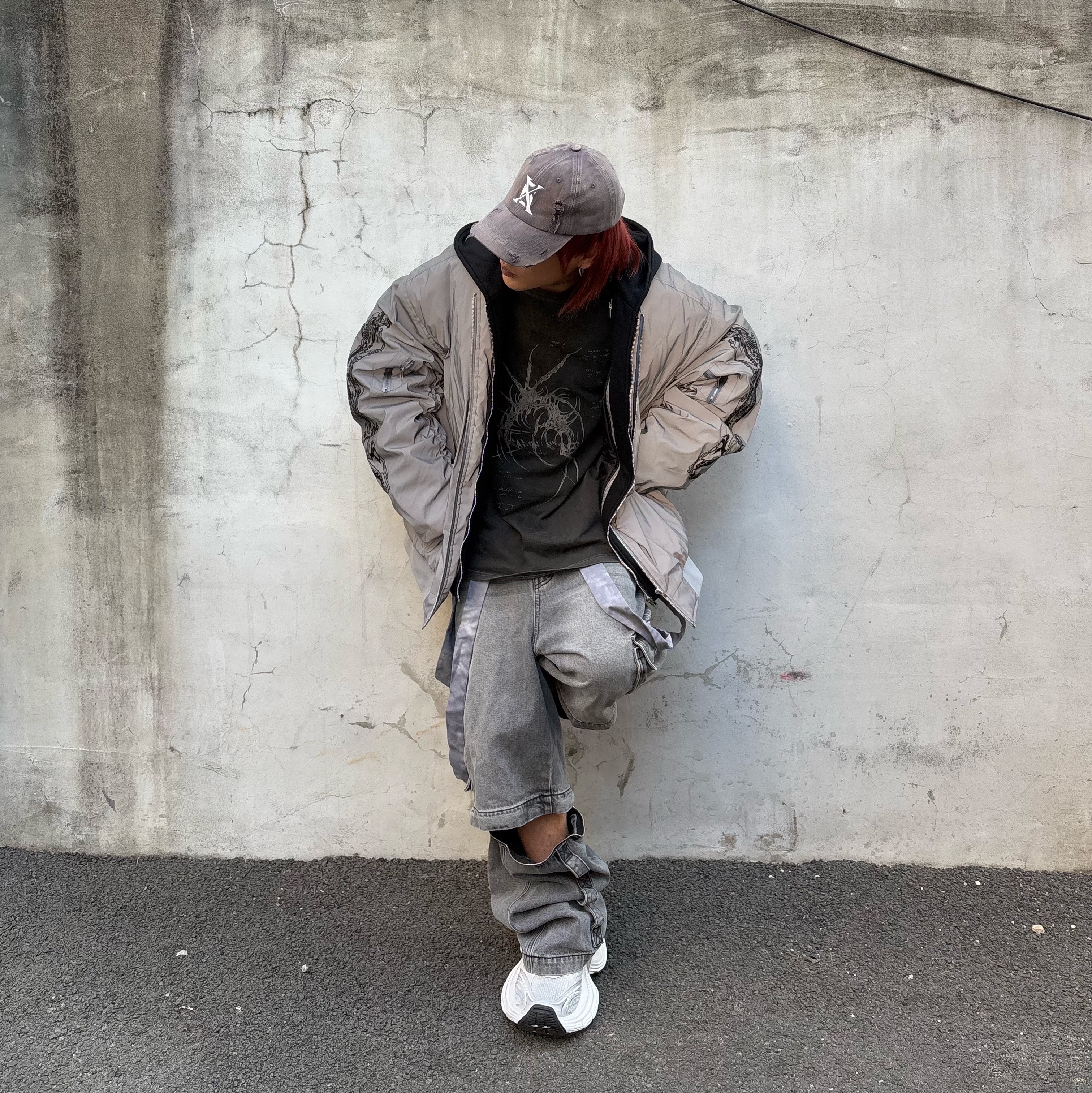 Balenciaga 10XL Sneakers White Grey Silver Black 착용 스타일 - 2