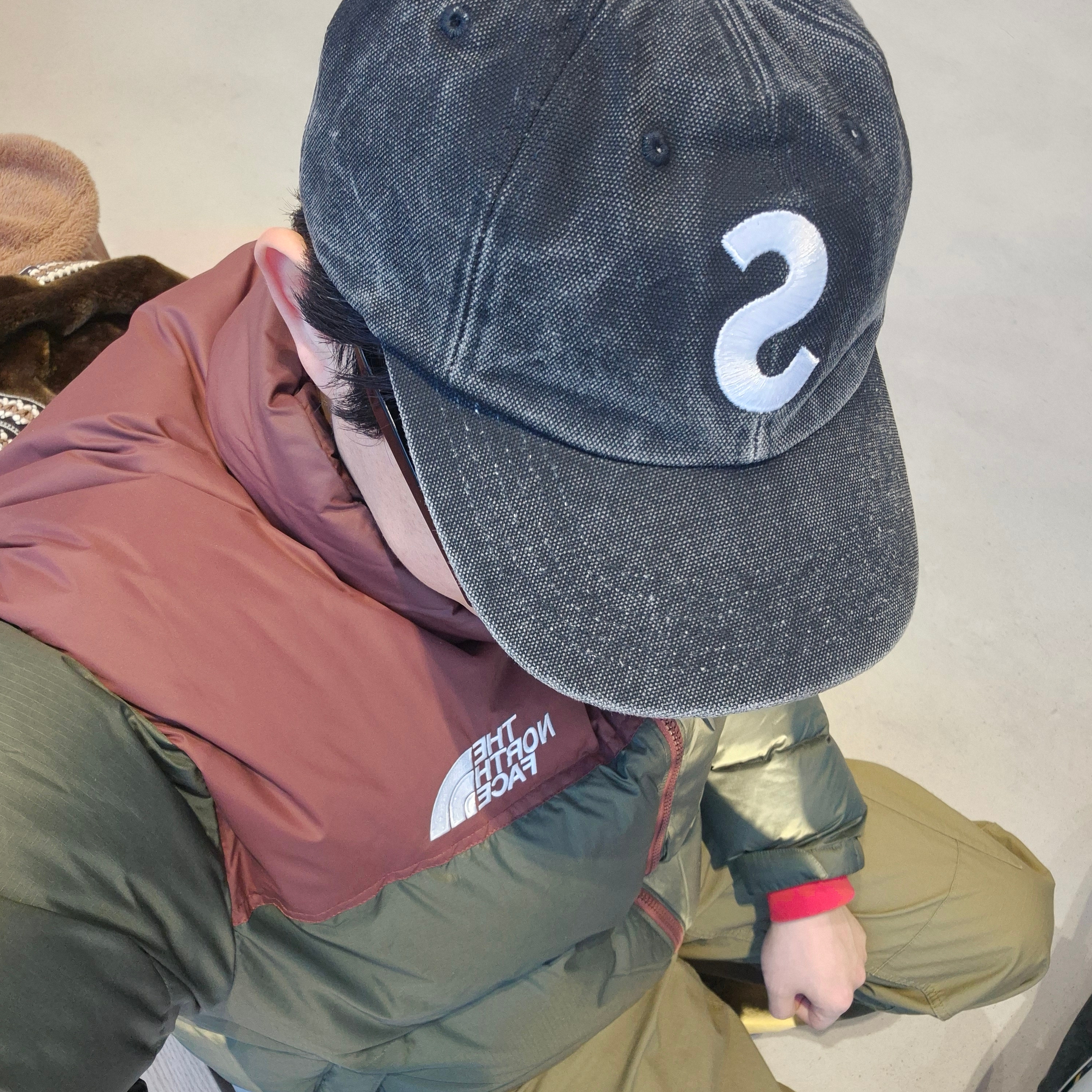 Supreme Pigment S Logo 6-Panel Black - 24FW, The North Face 1996 Eco Nuptse Jacket Dark Khaki - 24FW 착용 스타일