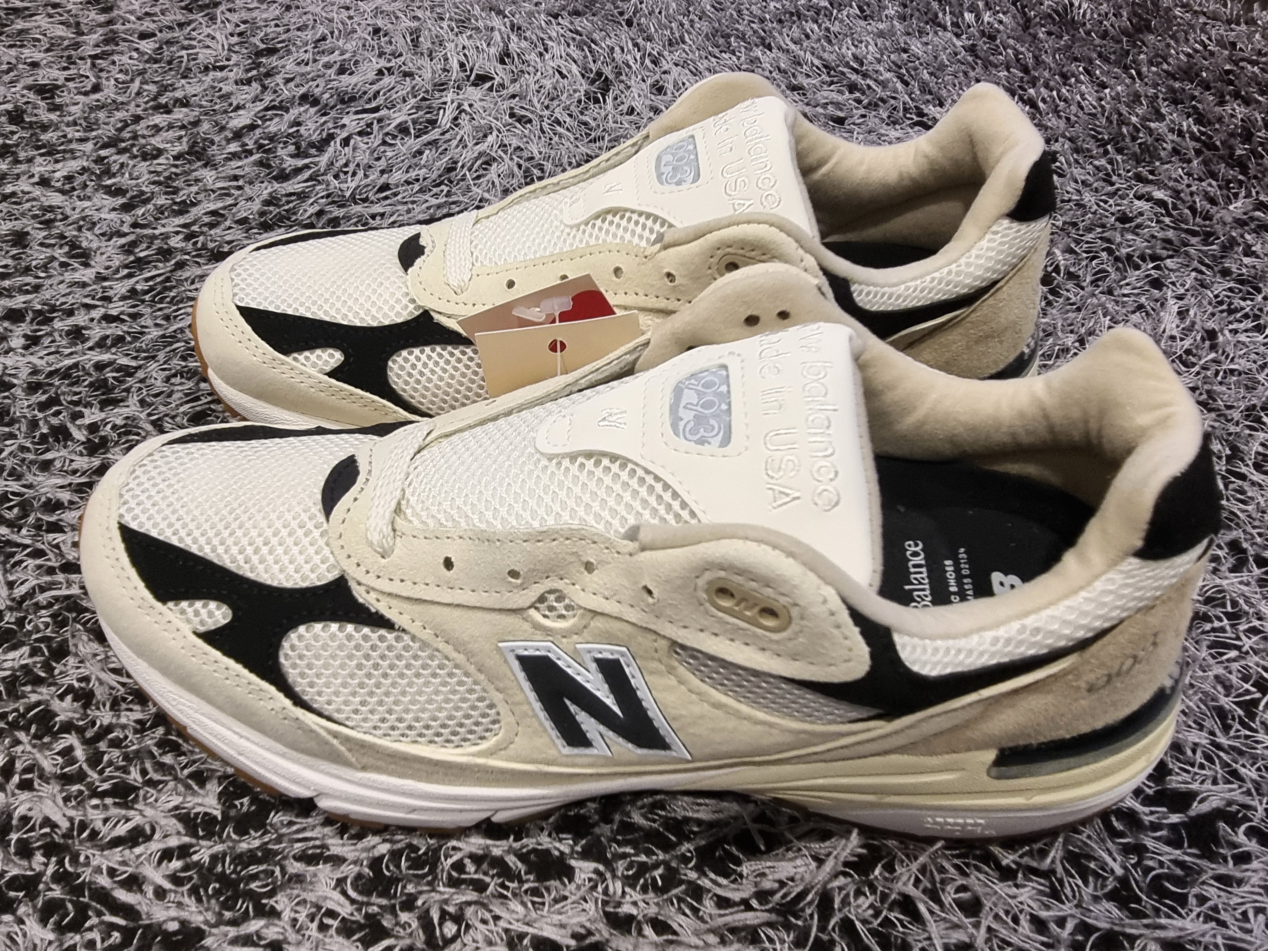 New Balance 993 Made in USA Sea Salt Black 착용 스타일 - 1