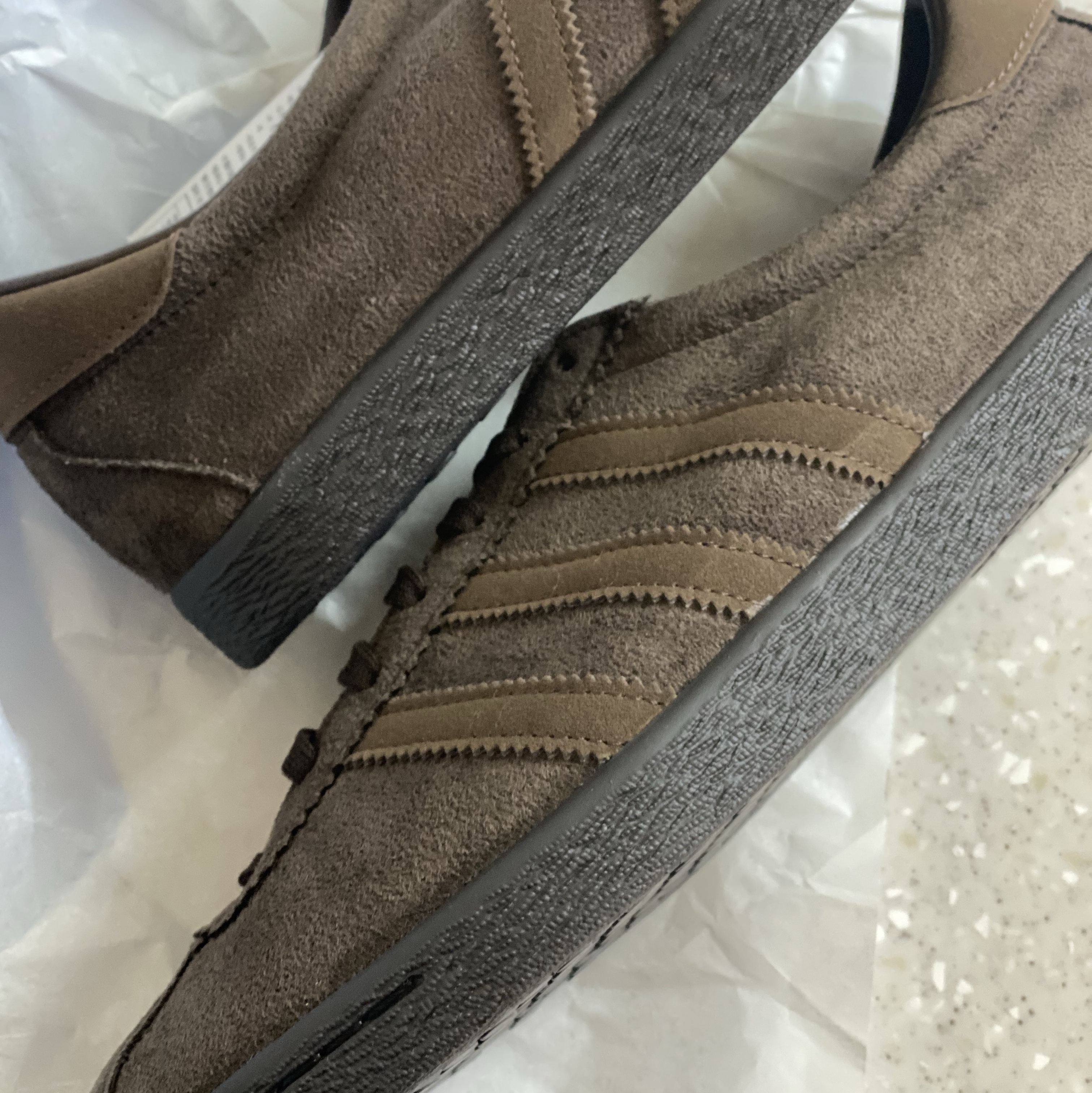 Adidas Tobacco Gruen Dark Brown 착용 스타일