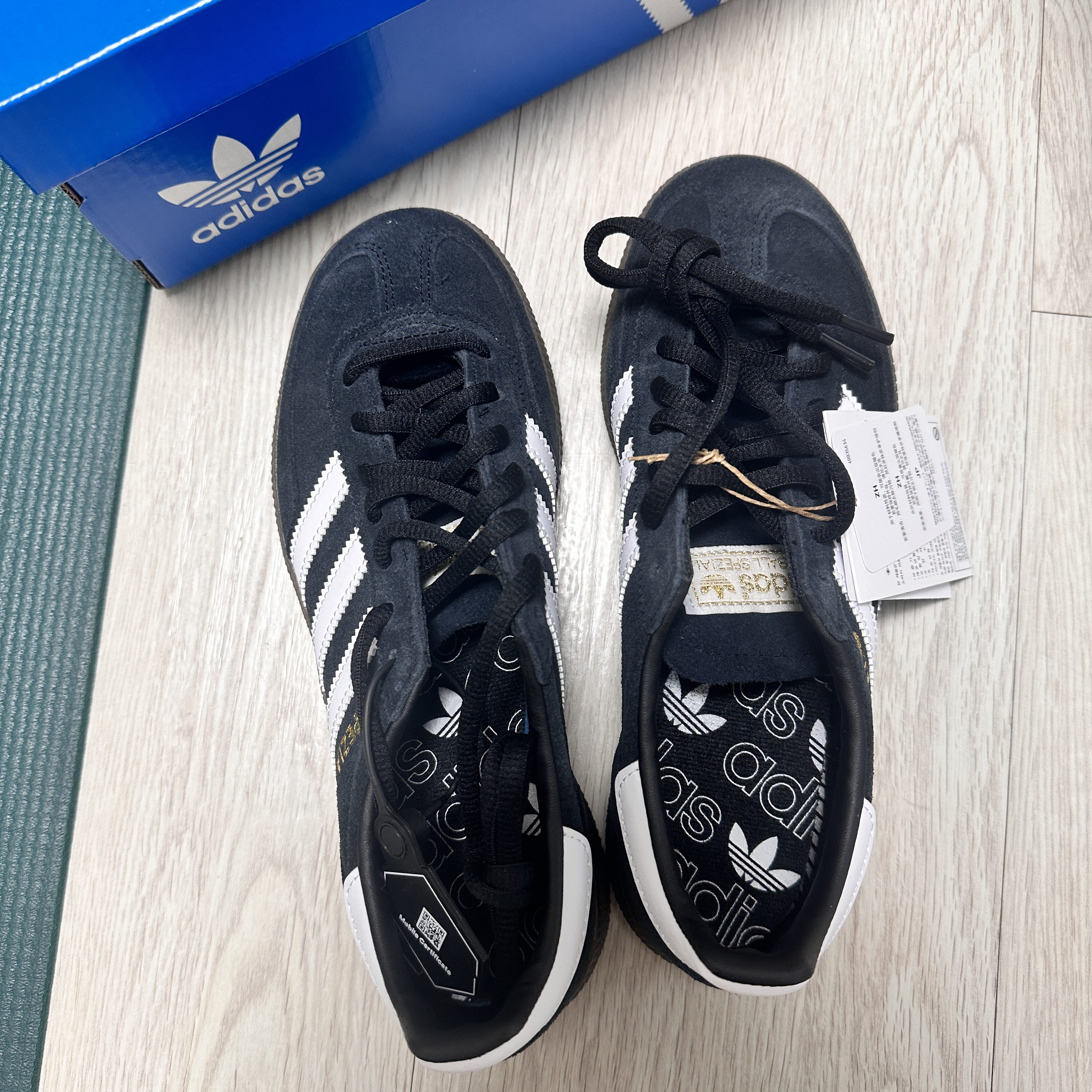 Adidas Spezial Handball Core Black 착용 스타일 - 1