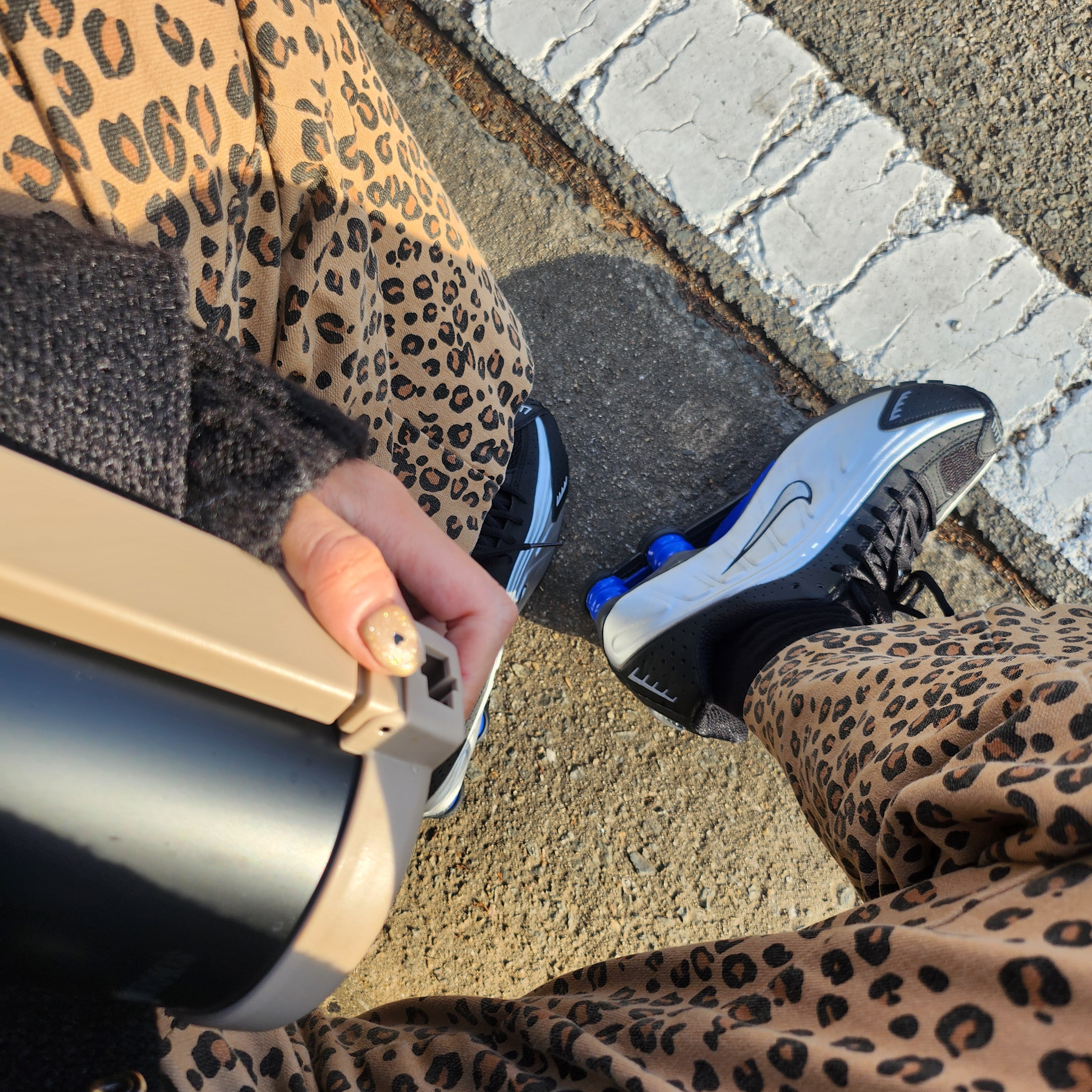 (W) Nike Shox R4 Metallic Silver and Black 착용 스타일