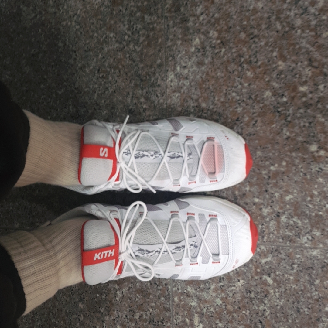 Salomon x Kith XT-4K Bright White Ashes of Roses 착용 스타일