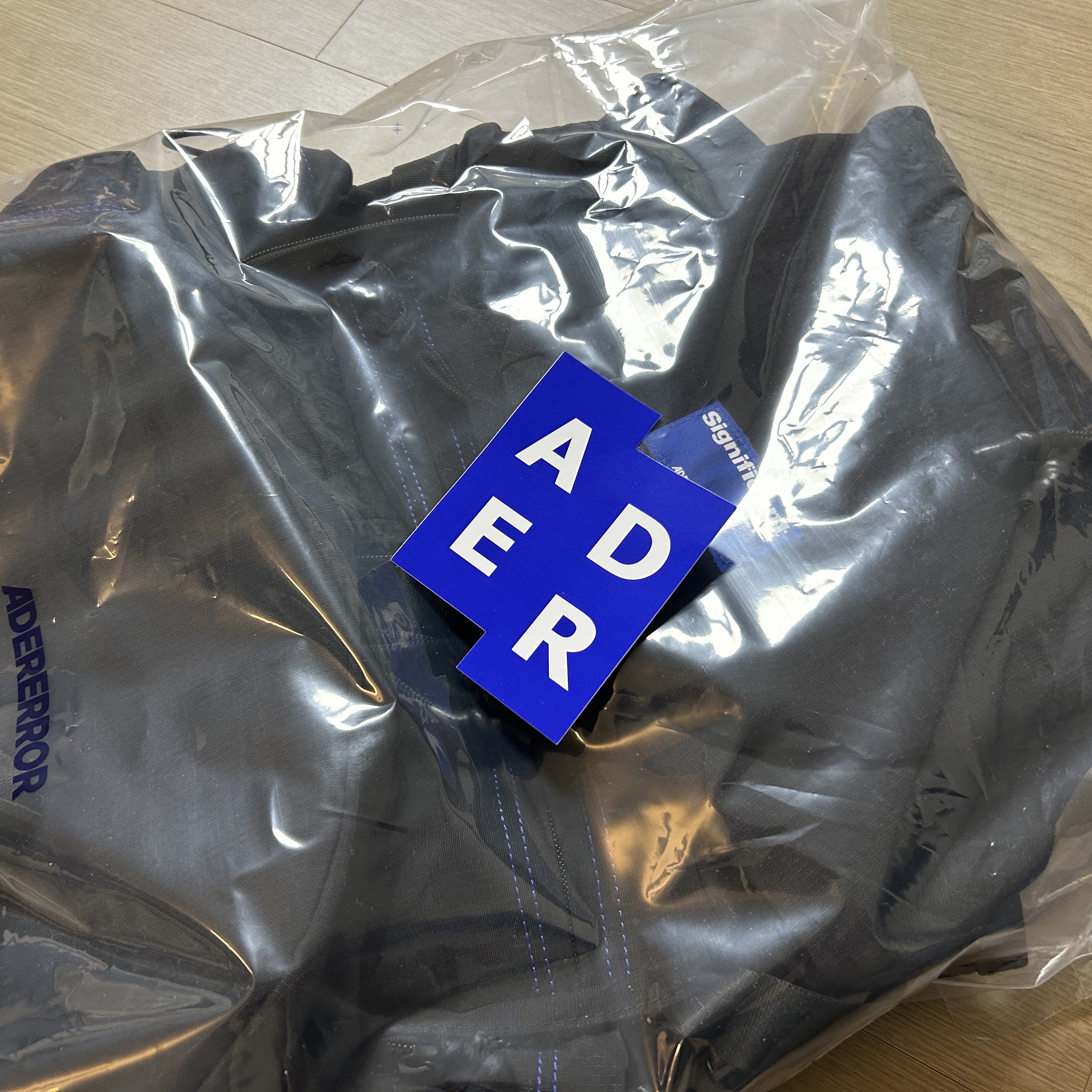 Ader Error Significant Tag Backpack 01 Noir 착용 스타일 - 2