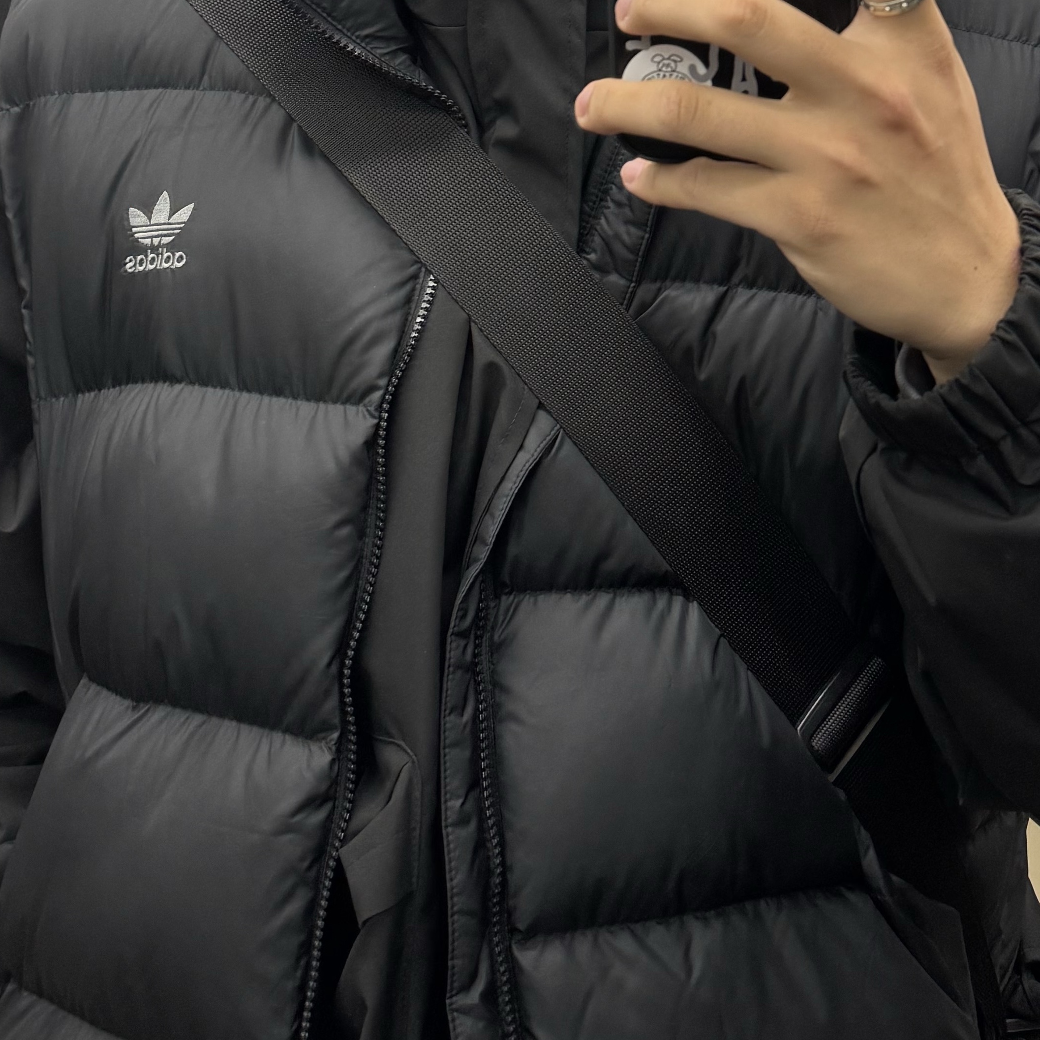 Adidas Tonal Puffer Vest Black - KR Sizing 착용 스타일 - 1