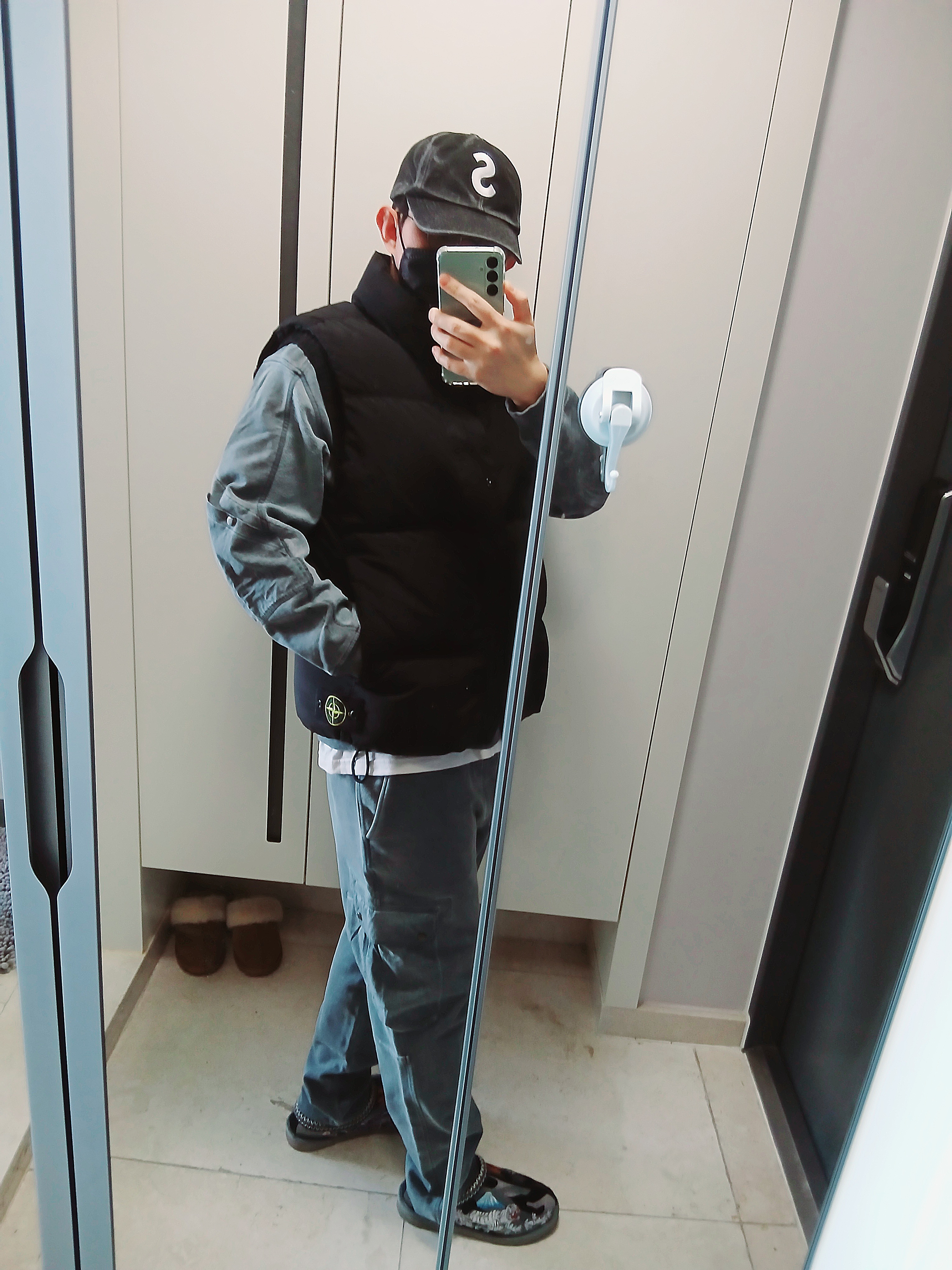 UGG x Palace Tasman Slipper Black Camo, Supreme Pigment S Logo 6-Panel Black - 24FW 착용 스타일 - 1
