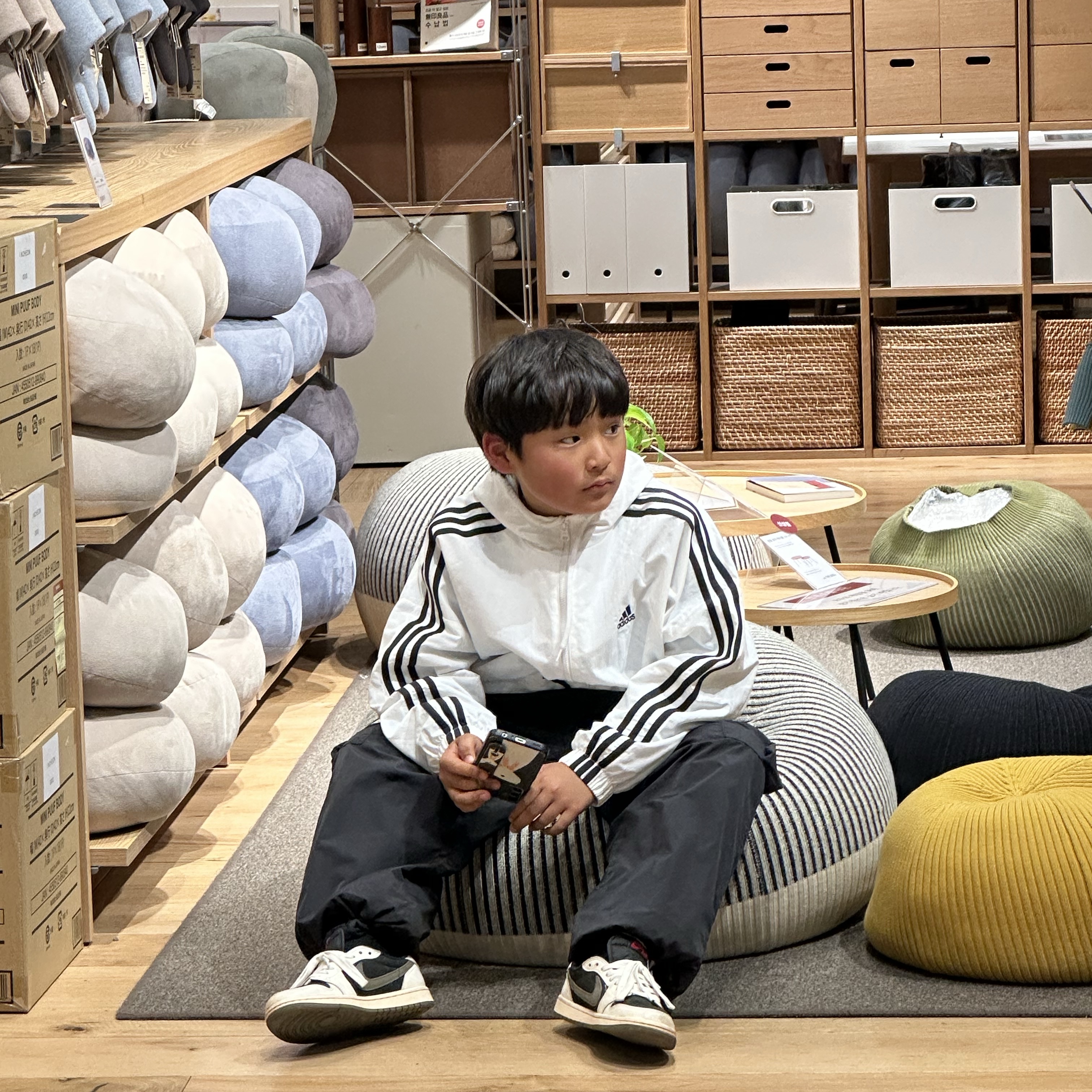 (W) Jordan 1 x Travis Scott Retro Low OG SP Medium Olive, (W) Adidas Essential 3-Stripes Woven Windbreaker Jacket White - US Sizing 착용 스타일
