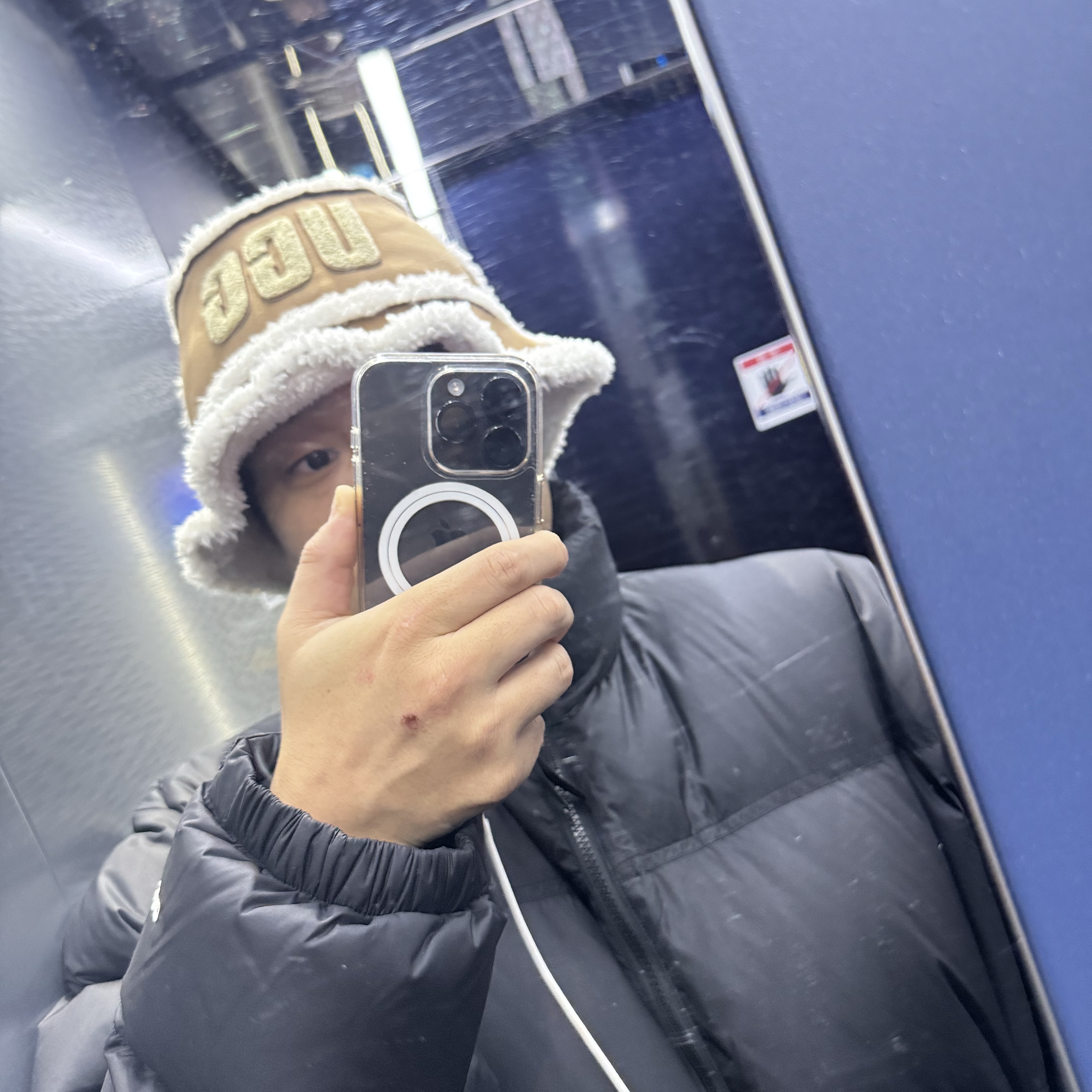 UGG Bonded Fleece Bucket Hat Chestnut, Supreme x The North Face Split Nuptse Jacket Black - 24SS 착용 스타일