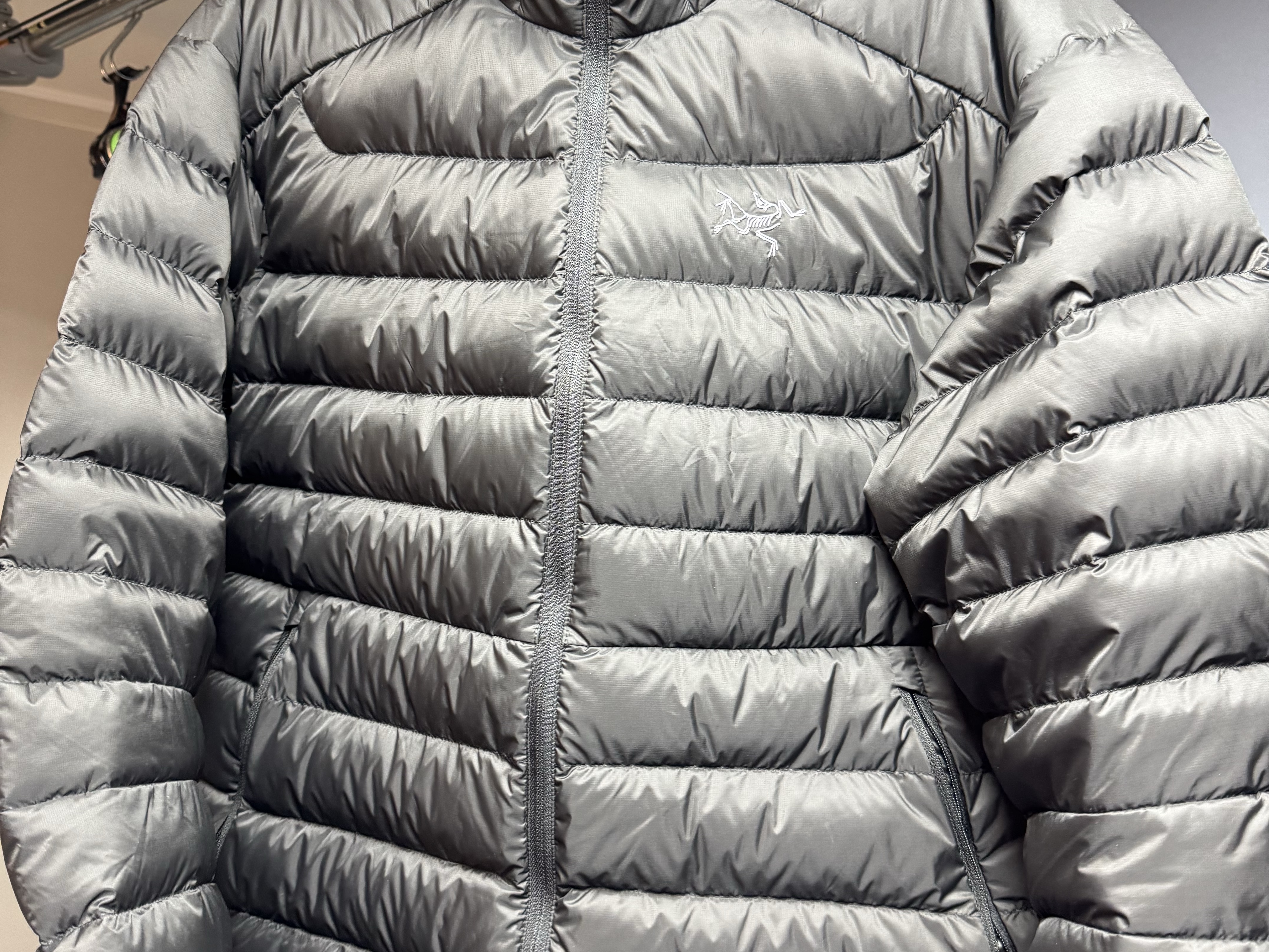Arc'teryx Cerium Hoody Black 착용 스타일