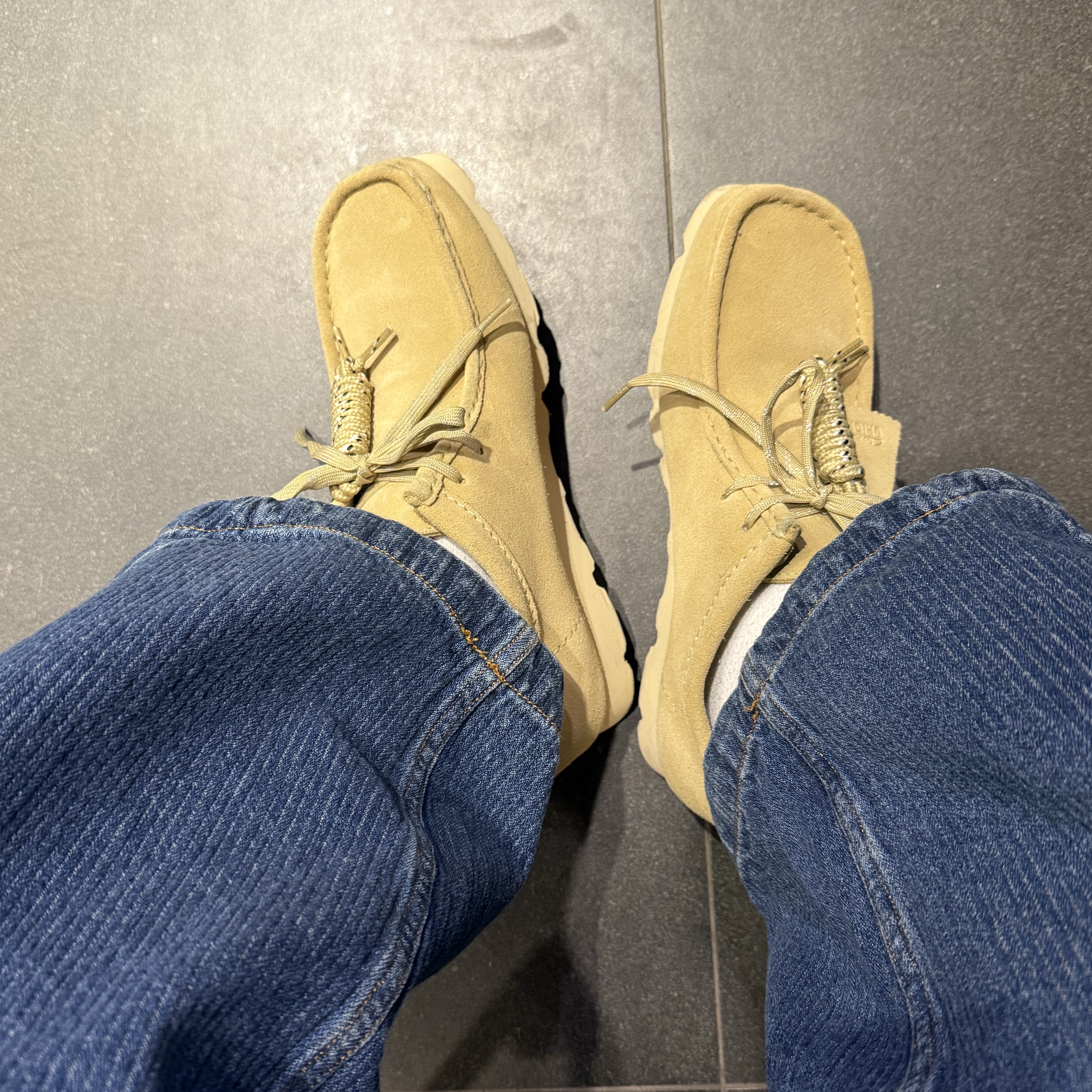 Clarks Wallabee Gore-Tex Maple Suede 착용 스타일 - 1