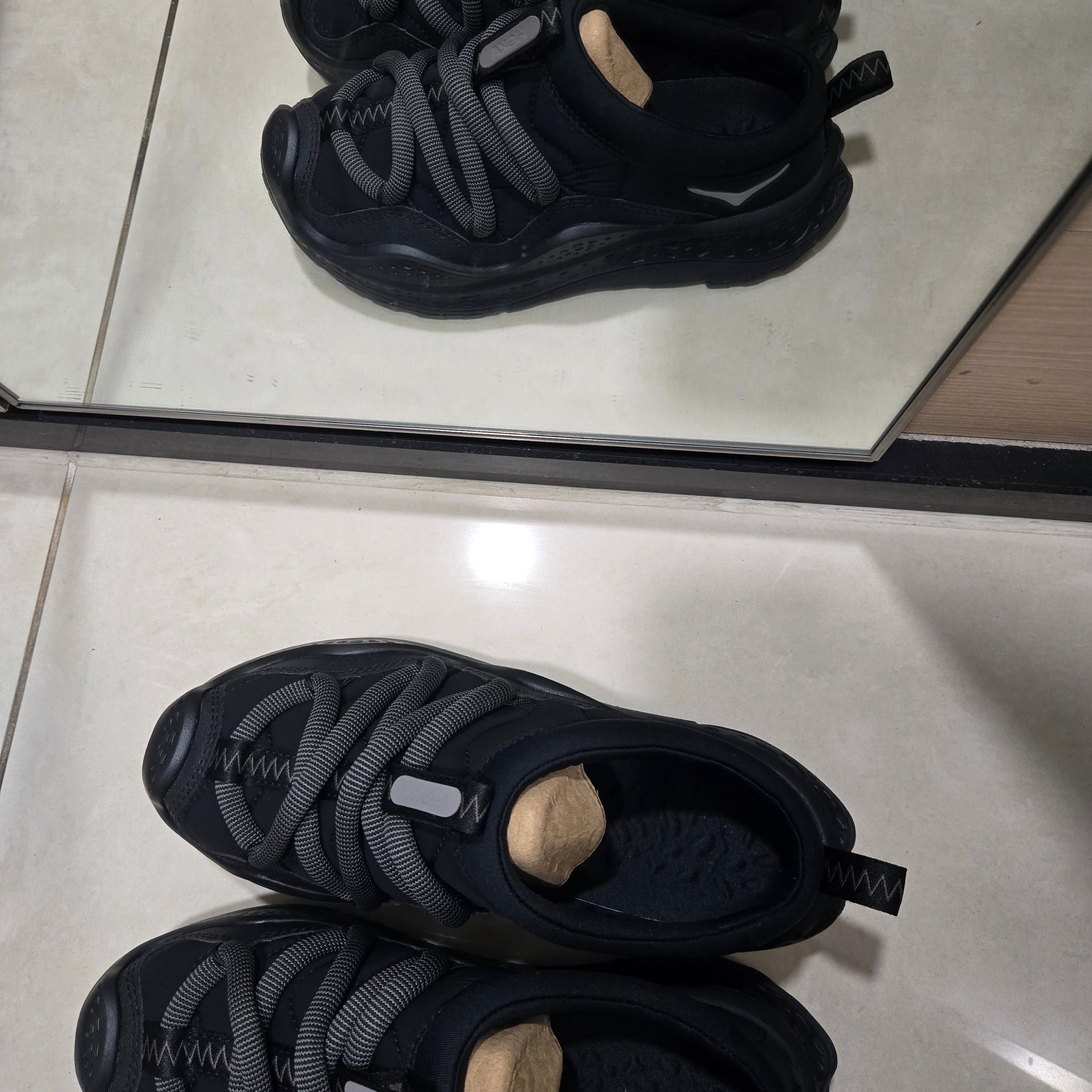 Hoka Ora Primo Black 착용 스타일 - 1