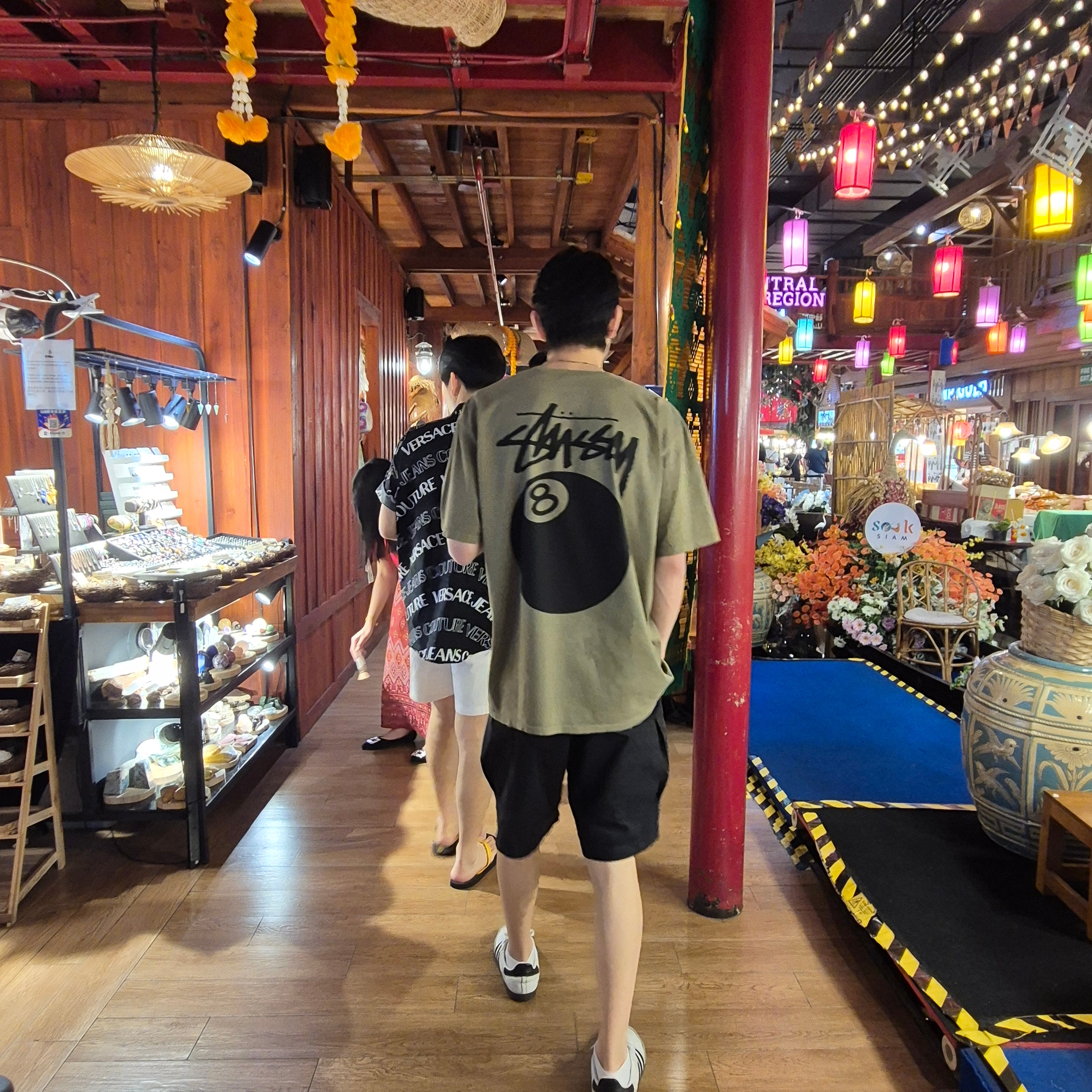 Stussy 8 Ball Pigment Dyed T-Shirt Olive 착용 스타일 - 1