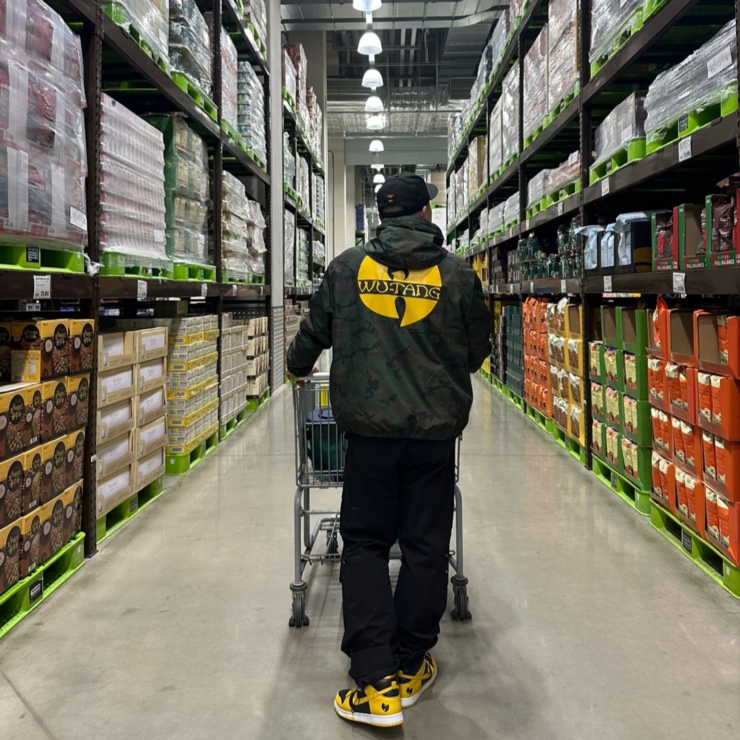 Nike Wu-Tang Clan Dunk High Black and Pollen 착용 스타일