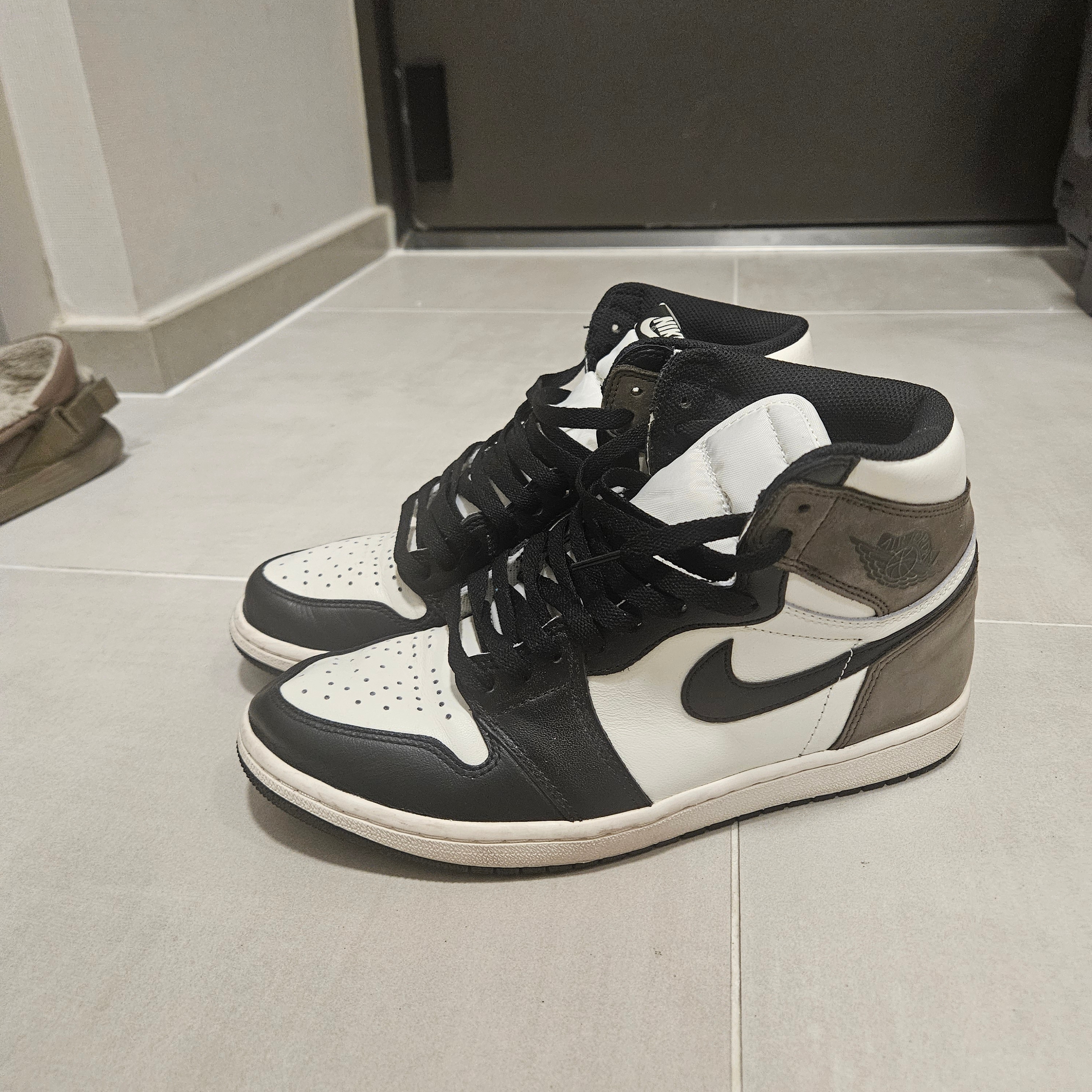 Jordan 1 Retro High OG Black Mocha 착용 스타일