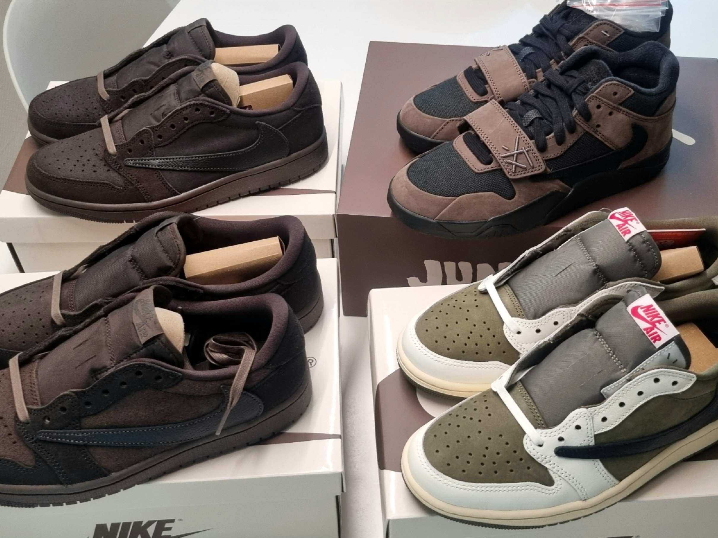 Jordan x Travis Scott Jumpman Jack TR Black and Dark Mocha, Jordan 1 x Travis Scott Retro Low OG SP Reverse Olive 착용 스타일