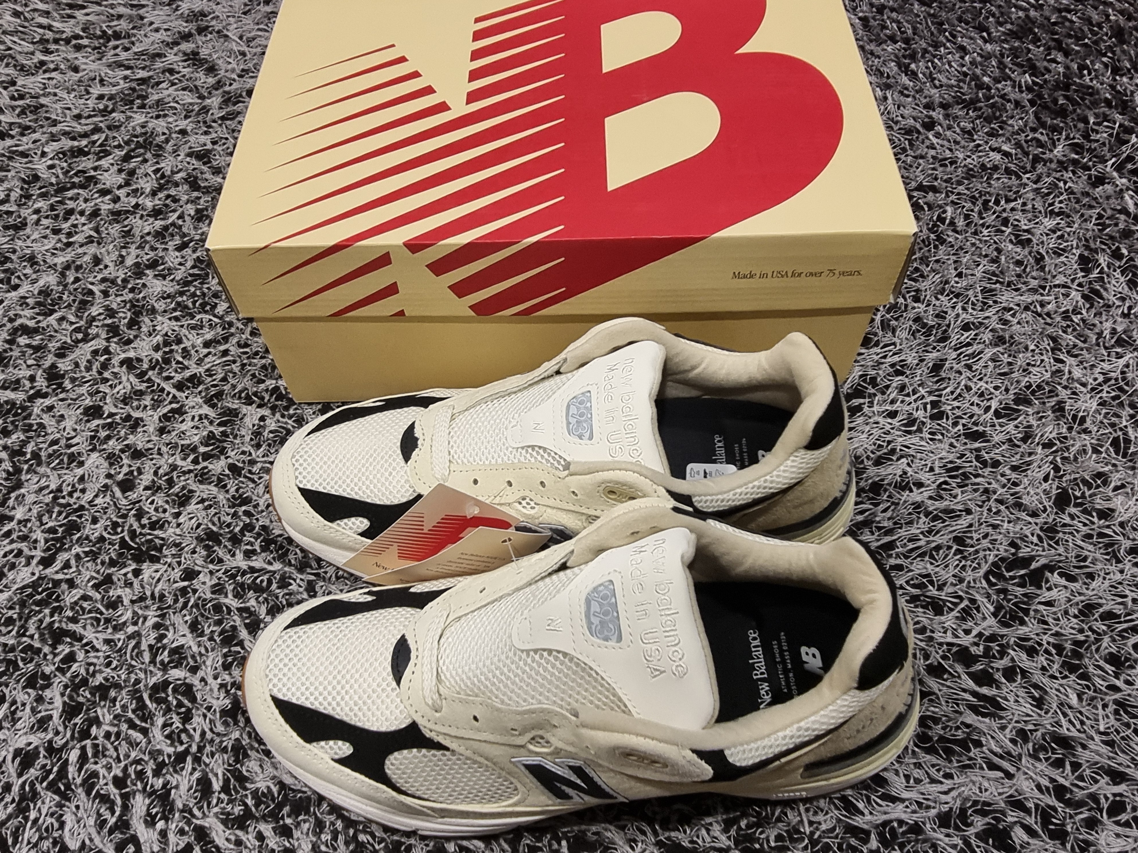 New Balance 993 Made in USA Sea Salt Black 착용 스타일 - 6