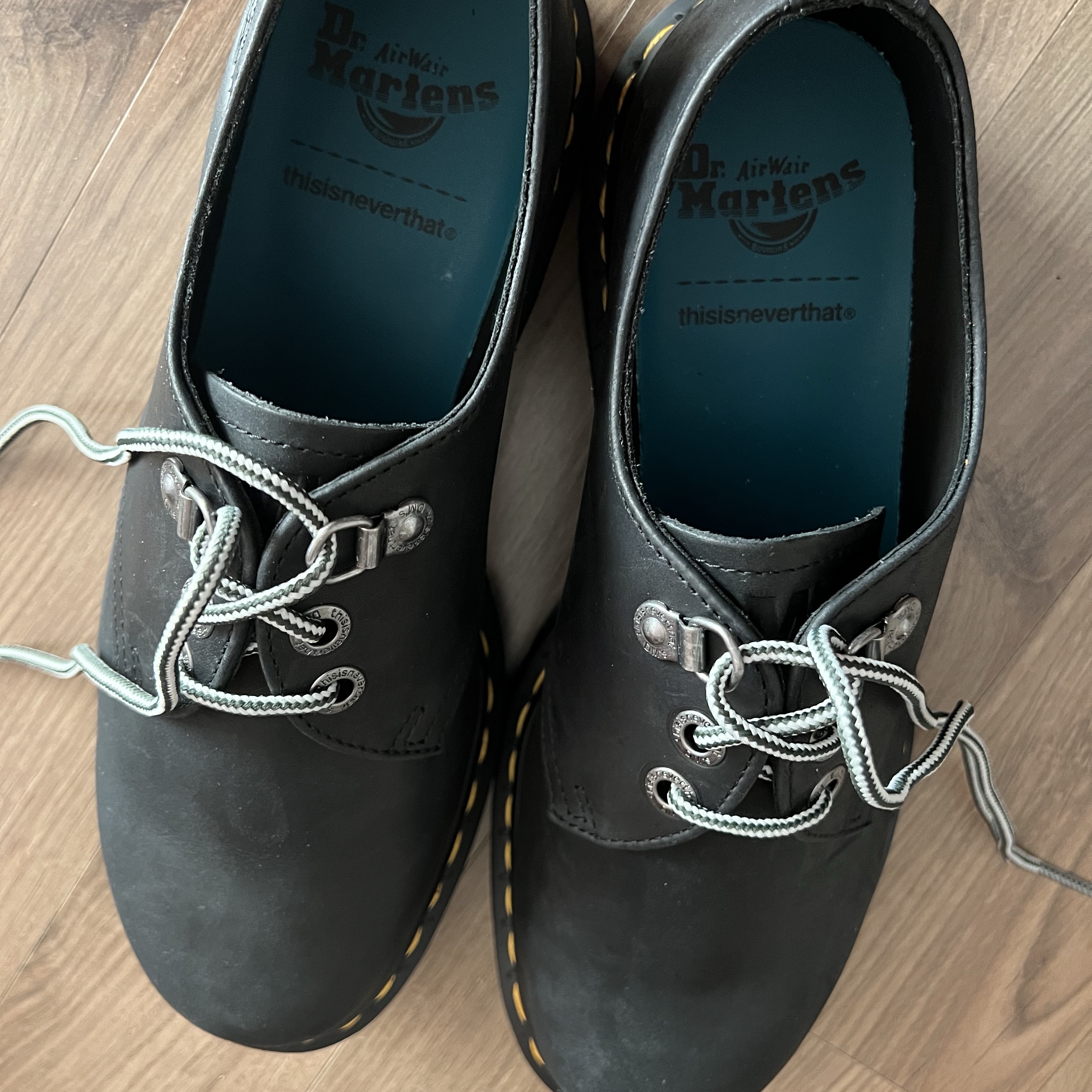 Dr. Martens x Thisisneverthat 1461 Waxed Full Grain Black 착용 스타일 - 2