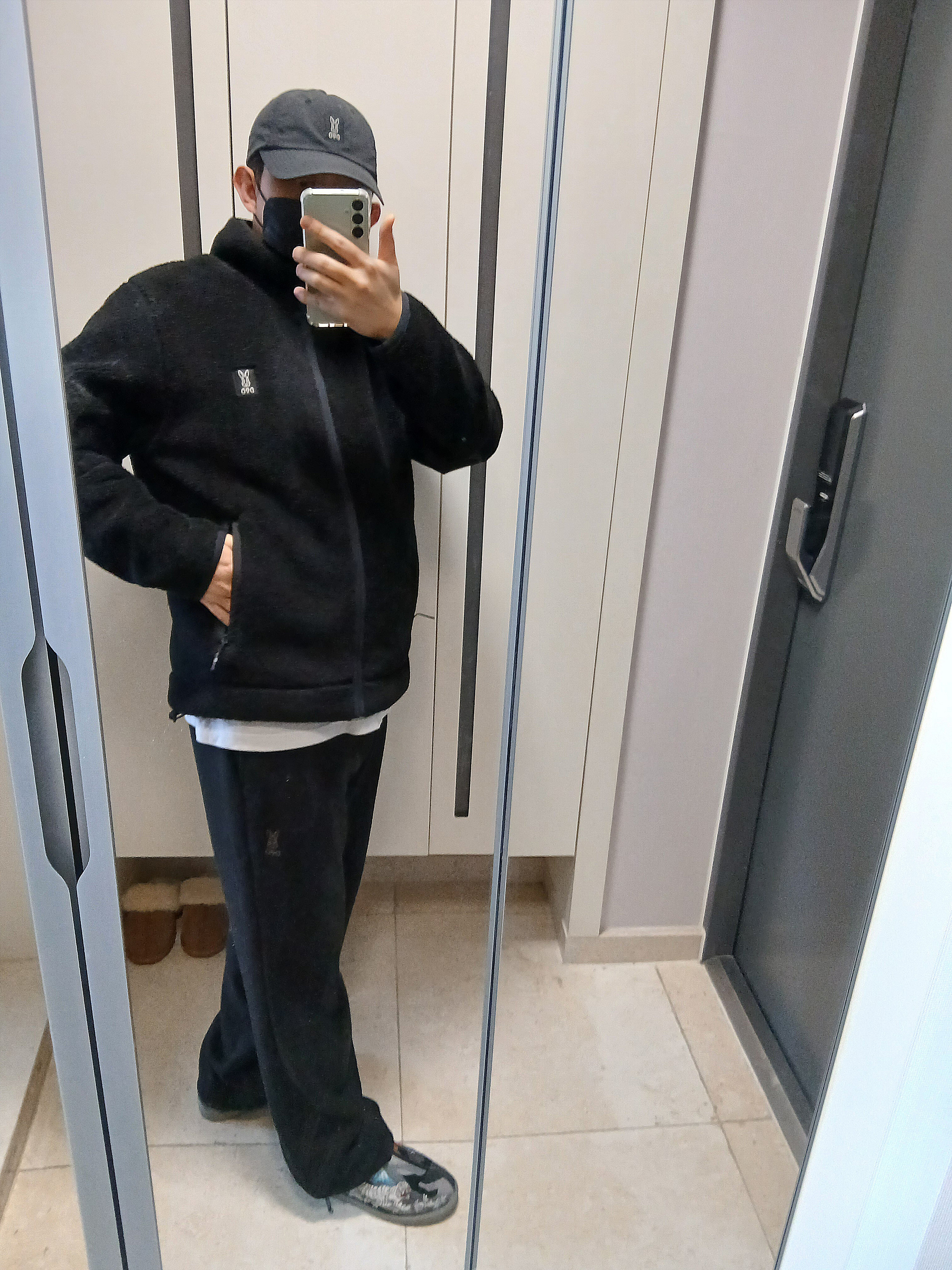 UGG x Palace Tasman Slipper Black Camo, Supreme Small Box T-Shirt White - 24SS 착용 스타일 - 1