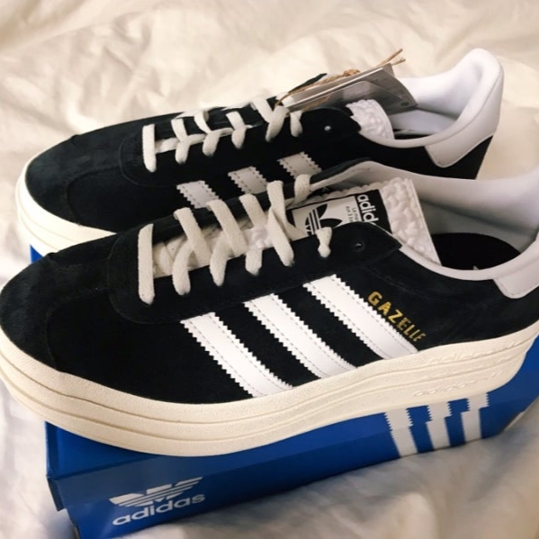 (W) Adidas Gazelle Bold Core Black Cloud White 착용 스타일 - 1