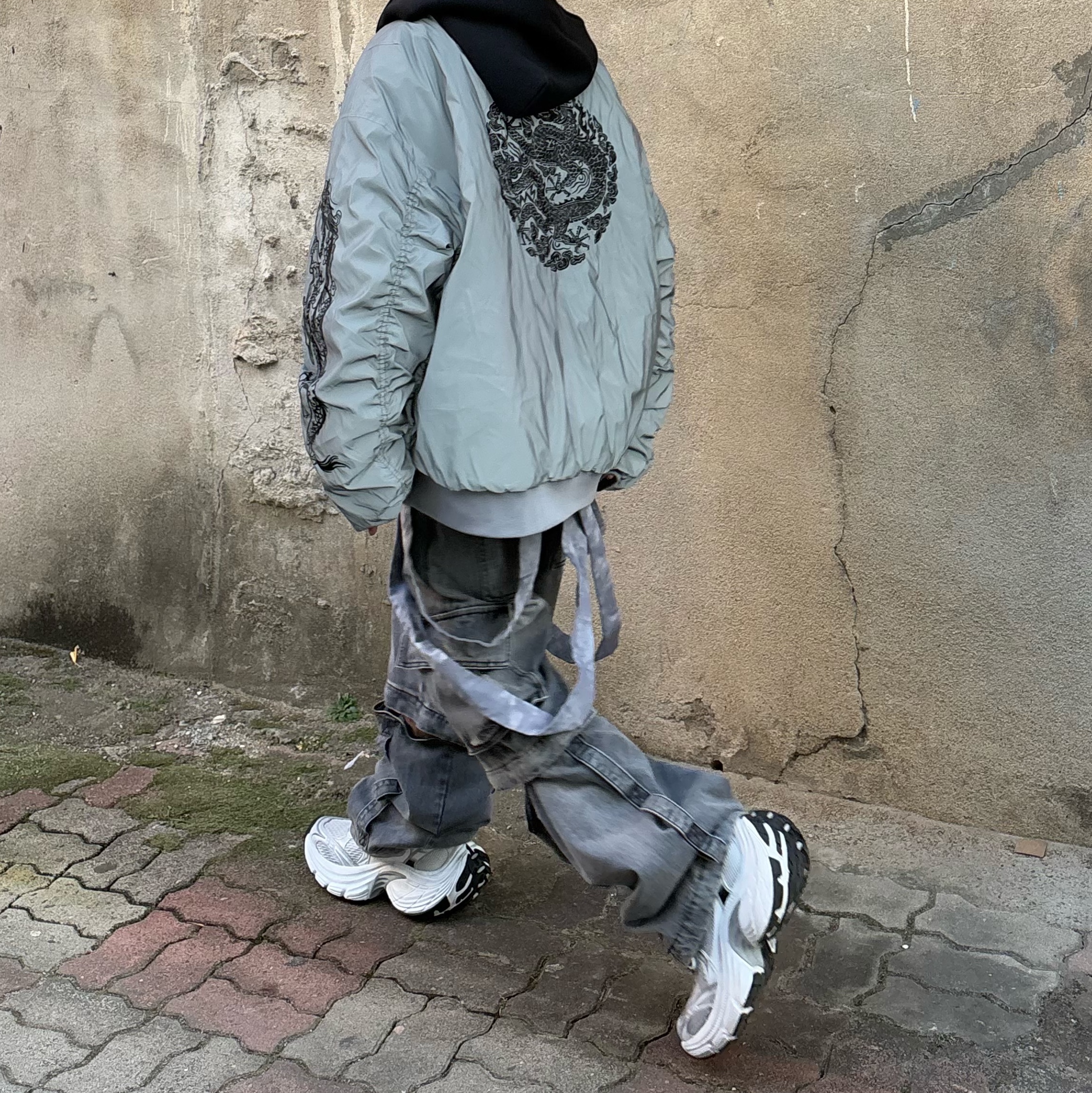 Balenciaga 10XL Sneakers White Grey Silver Black 착용 스타일 - 4