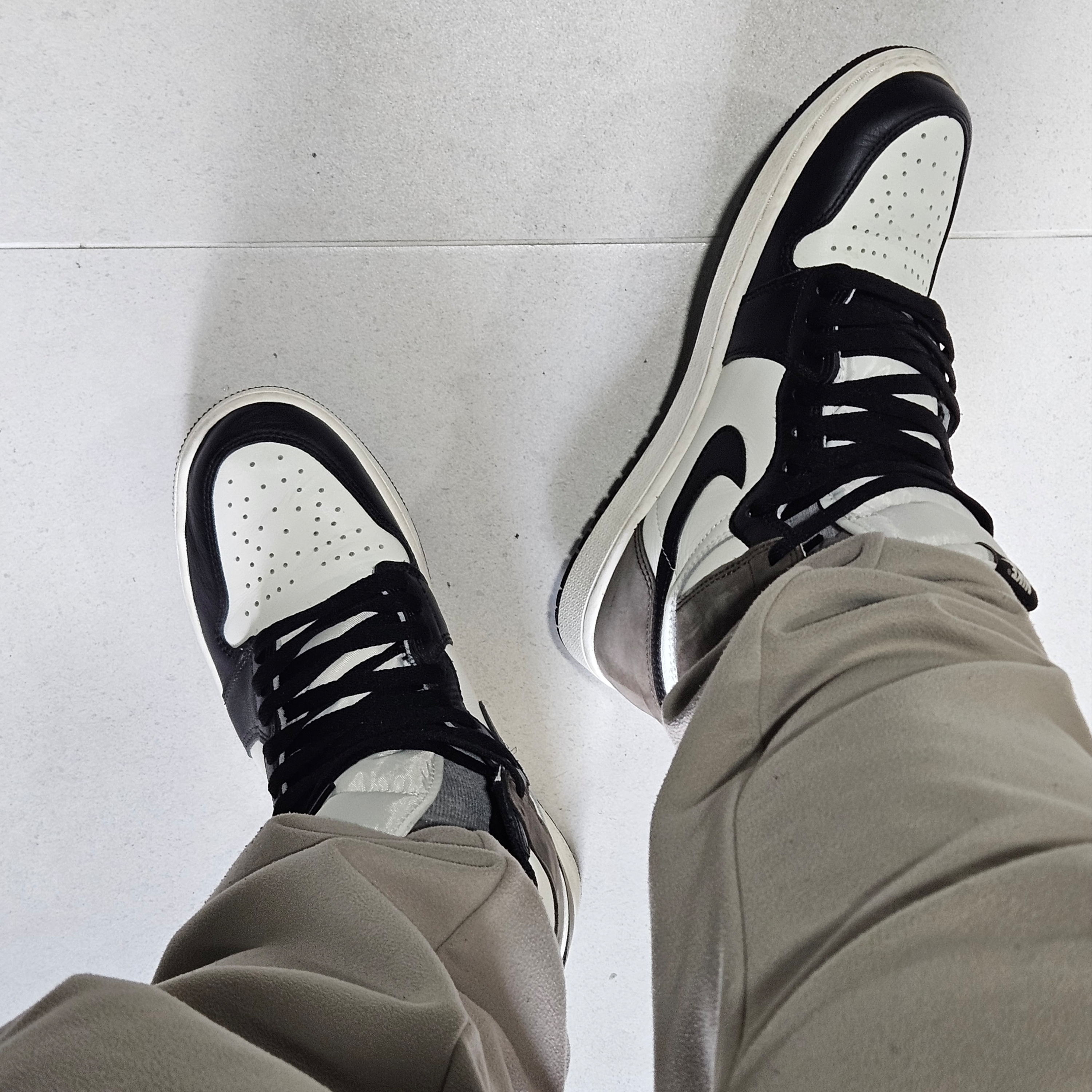Jordan 1 Retro High OG Black Mocha 착용 스타일