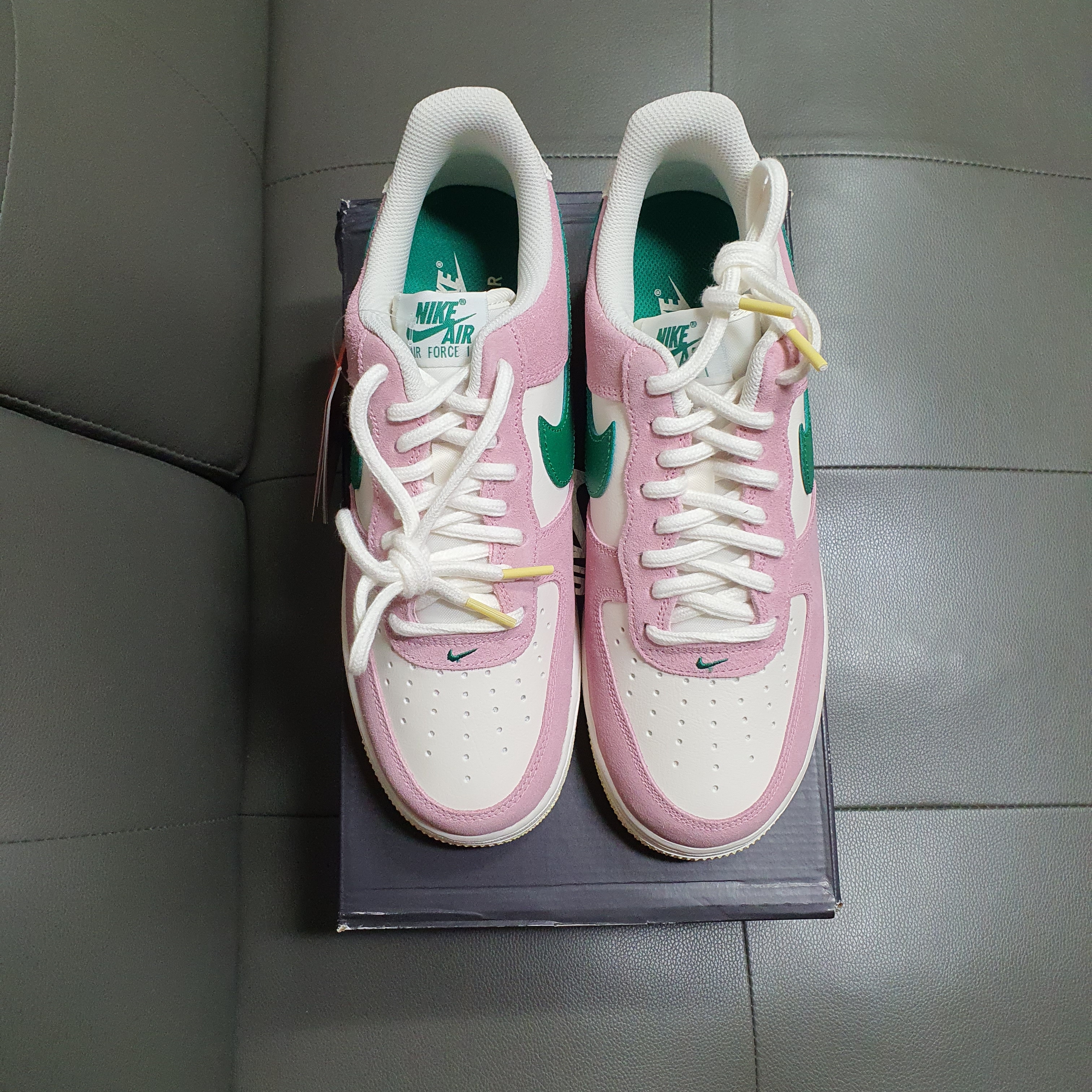 Nike Air Force 1 '07 Sail Medium Soft Pink 착용 스타일