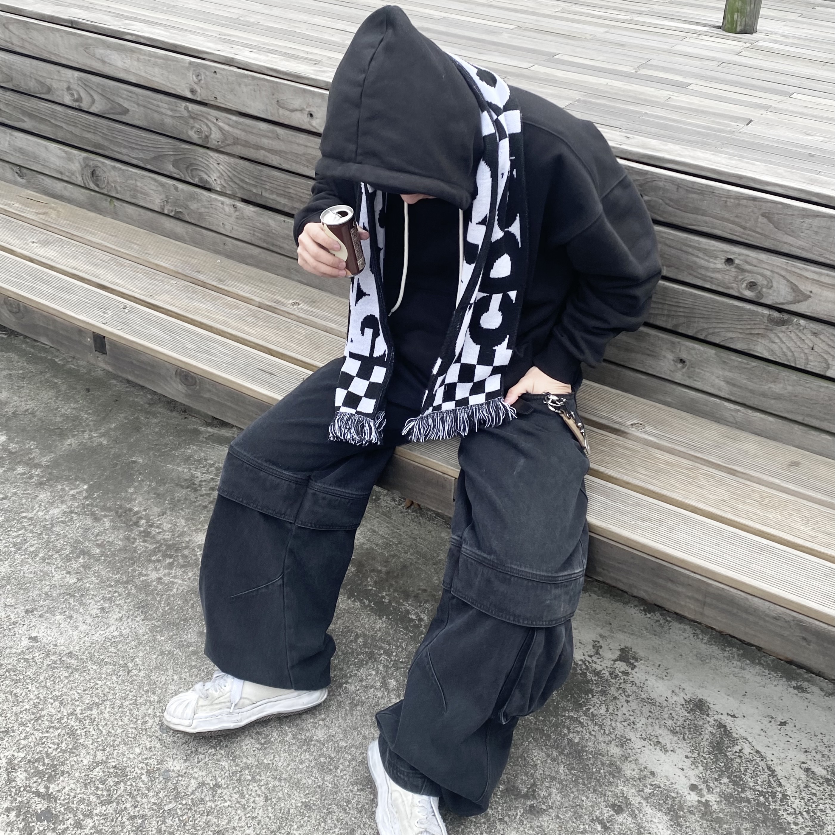 CDG Logo Check Muffler White Black, [KREAM 단독] BLR x POG Divided Curved Line Double Buckle Pants Black 착용 스타일