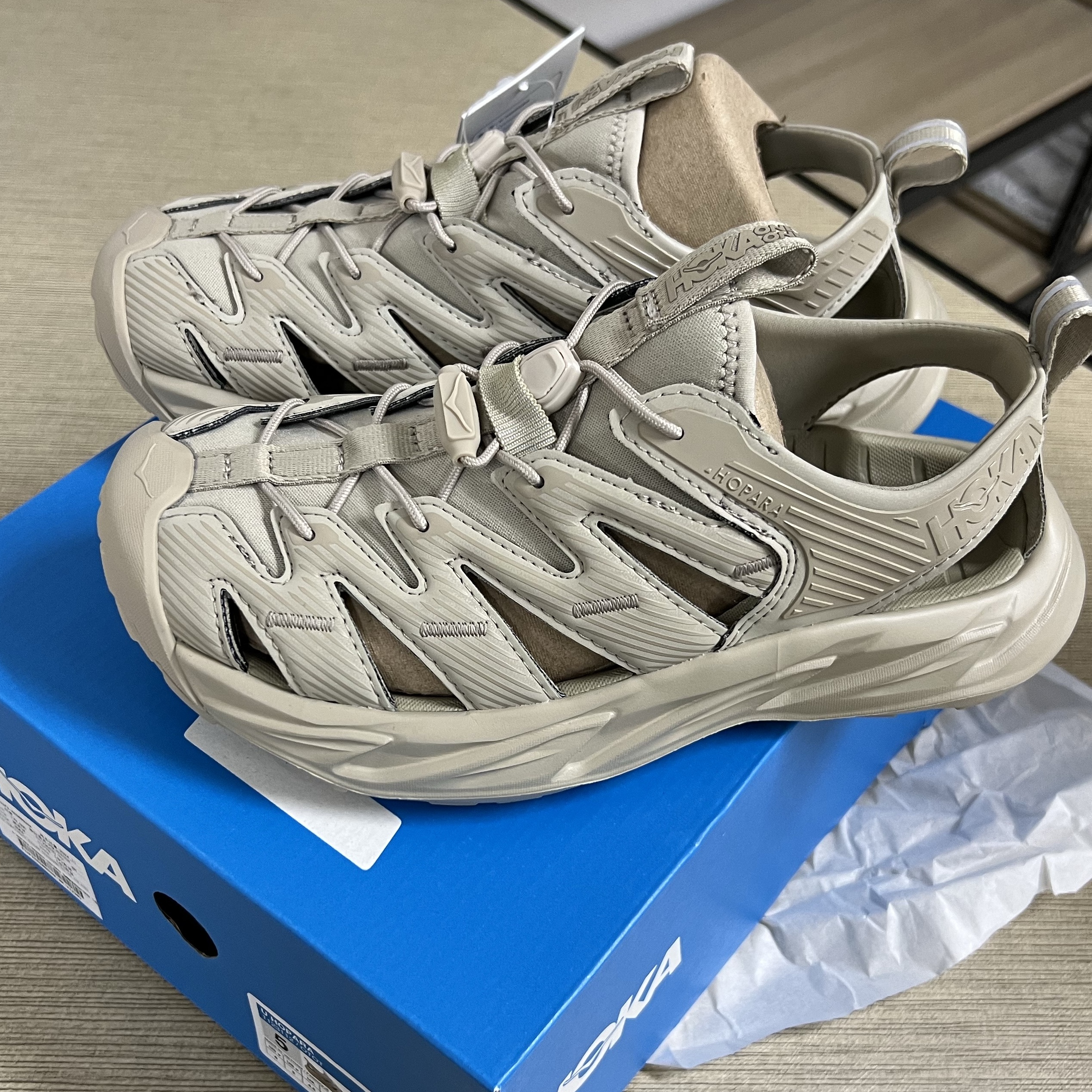 Hoka Hopara Oxford Tan 착용 스타일
