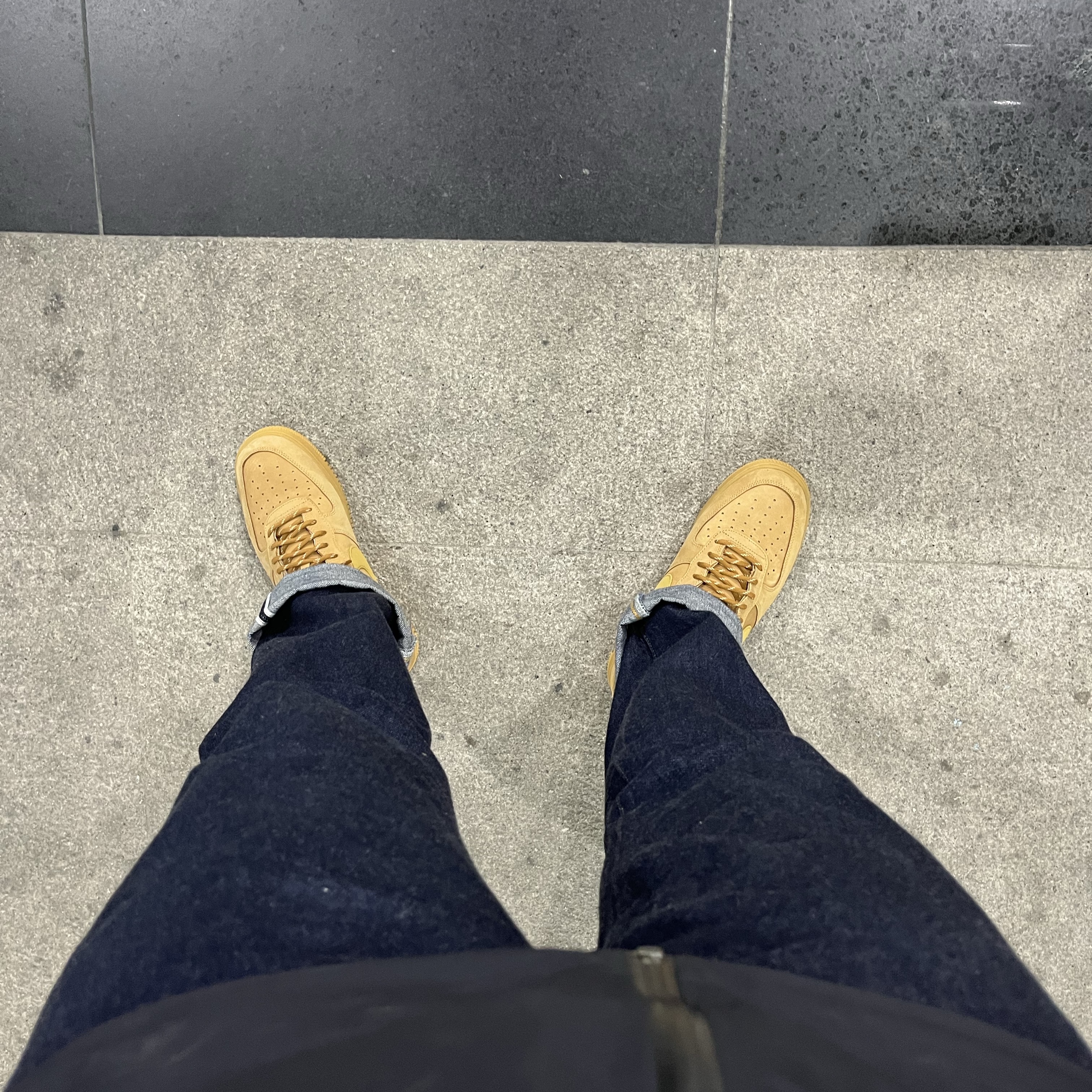 Nike Air Force 1 '07 WB Flax, Levi's LVC 1954 501 Jean Dark Indigo 착용 스타일