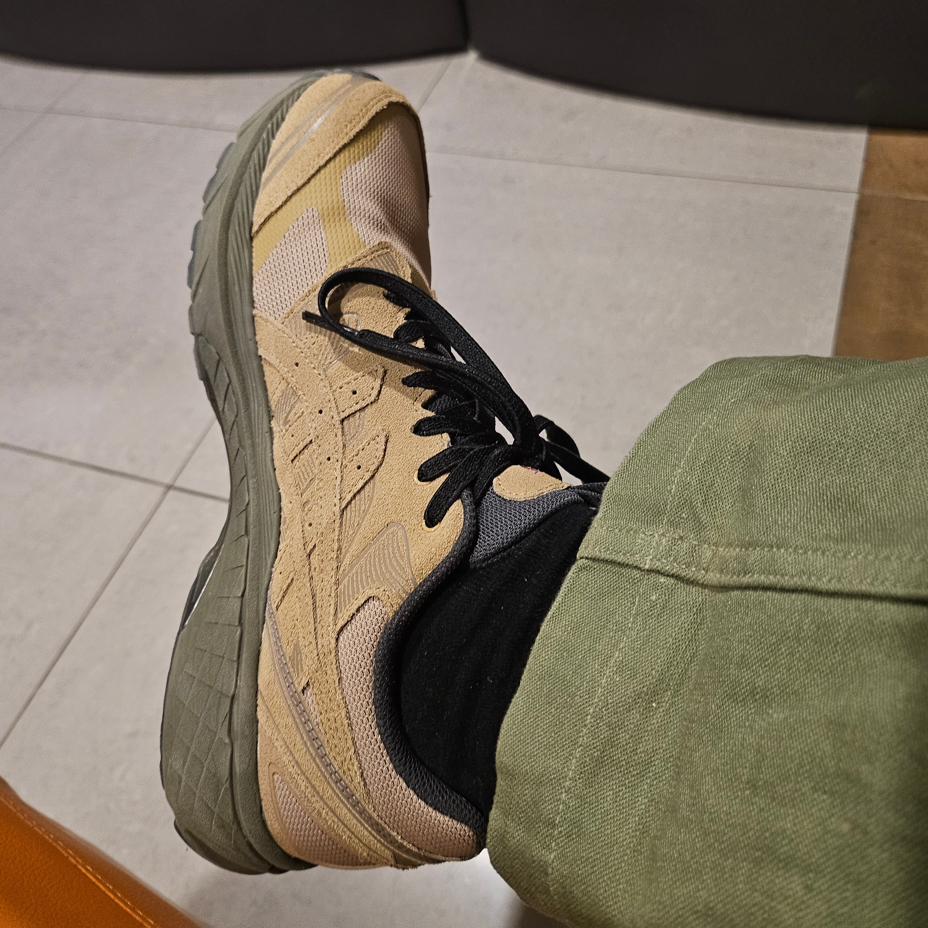 Asics Gel-Terrain Desert Camp 착용 스타일 - 1