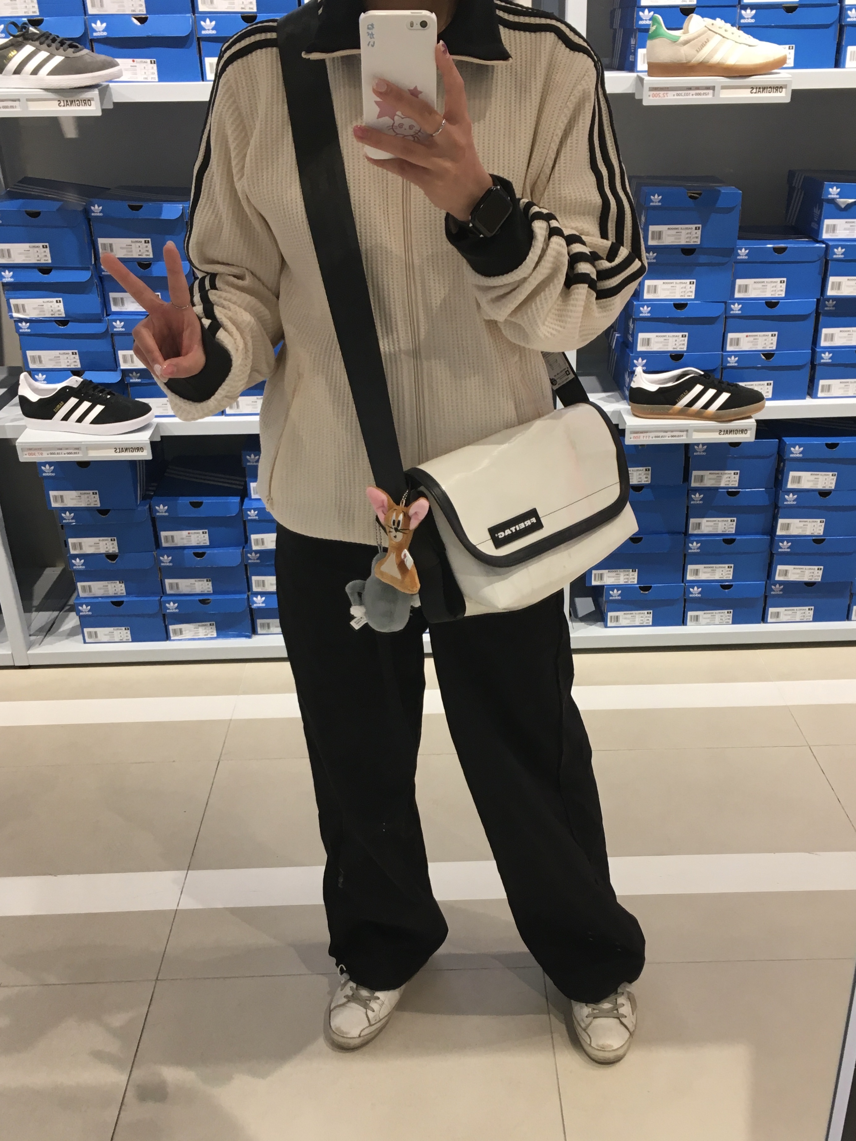 Adidas Waffle Beckenbauer Track Top Wonder White - KR Sizing, (W) Golden Goose Superstar White Silver Heel Tab Sneakers 착용 스타일