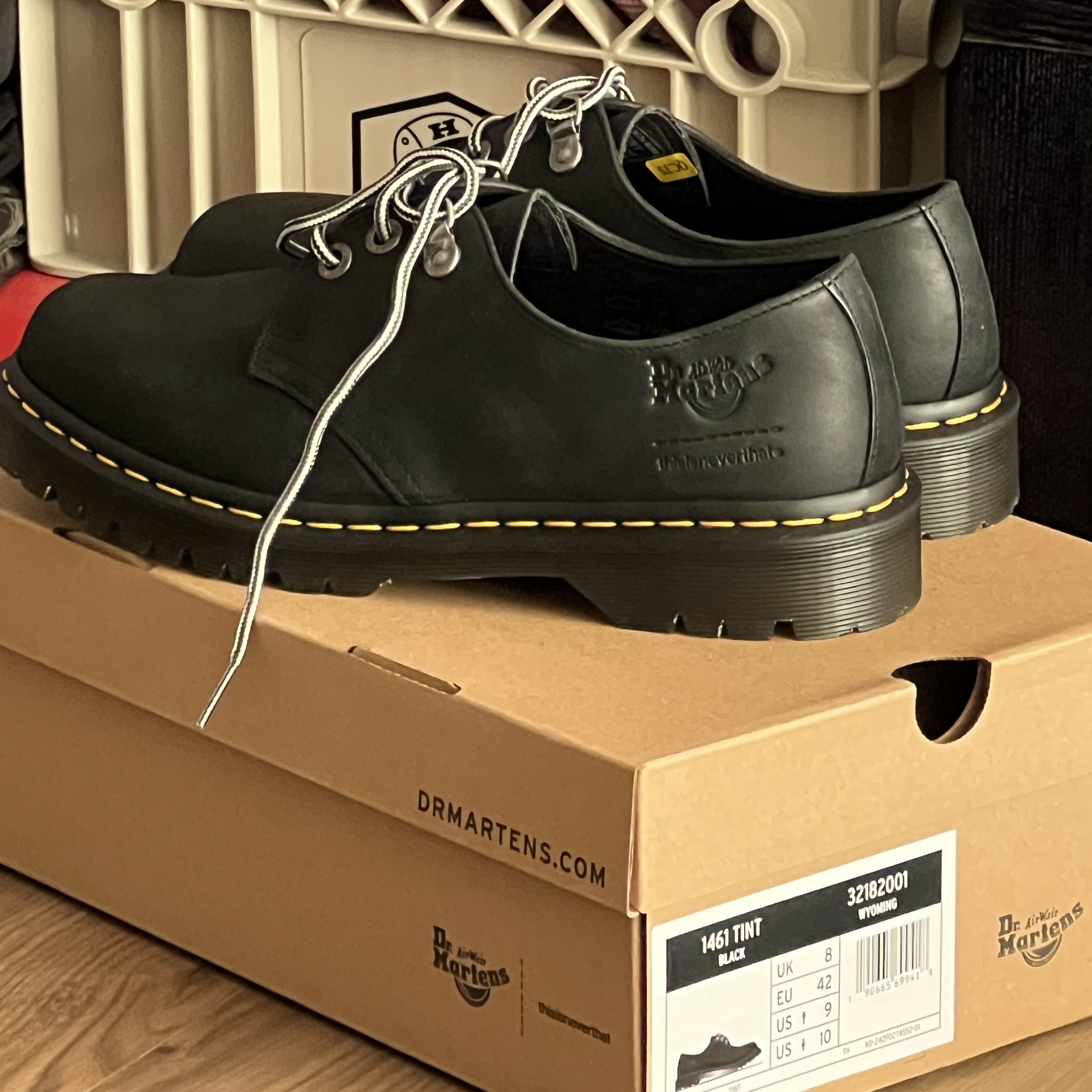 Dr. Martens x Thisisneverthat 1461 Waxed Full Grain Black 착용 스타일 - 1